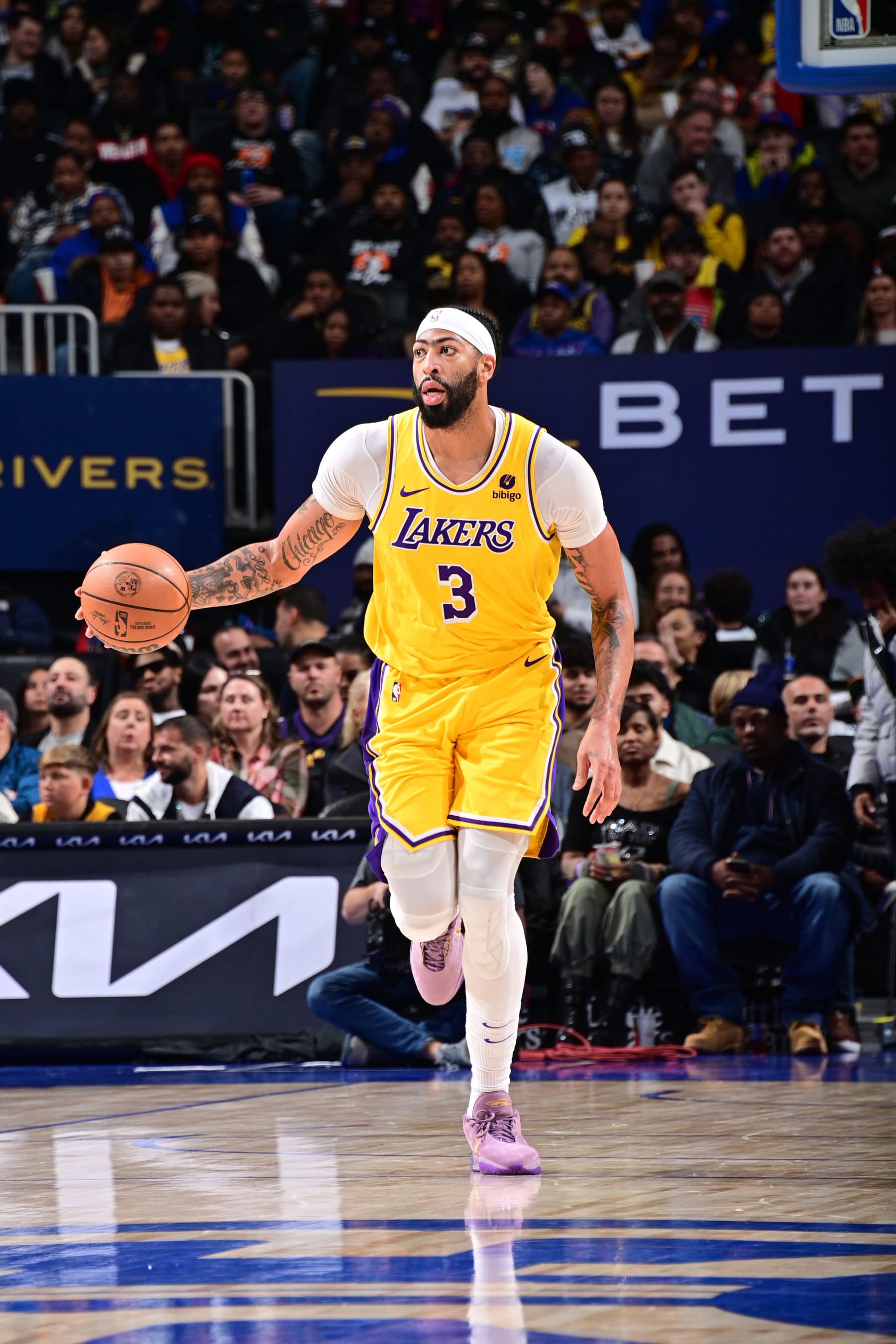 DETROIT, MI - NOVEMBER 29: Anthony Davis #3 of the Los Angeles Lakers drives to the basket during the game against the Detroit Pistons on November 29, 2023 at Little Caesars Arena in Detroit, Michigan. NOTE TO USER: User expressly acknowledges and agrees that, by downloading and/or using this photograph, User is consenting to the terms and conditions of the Getty Images License Agreement. Mandatory Copyright Notice: Copyright 2023 NBAE (Photo by Chris Schwegler/NBAE via Getty Images)