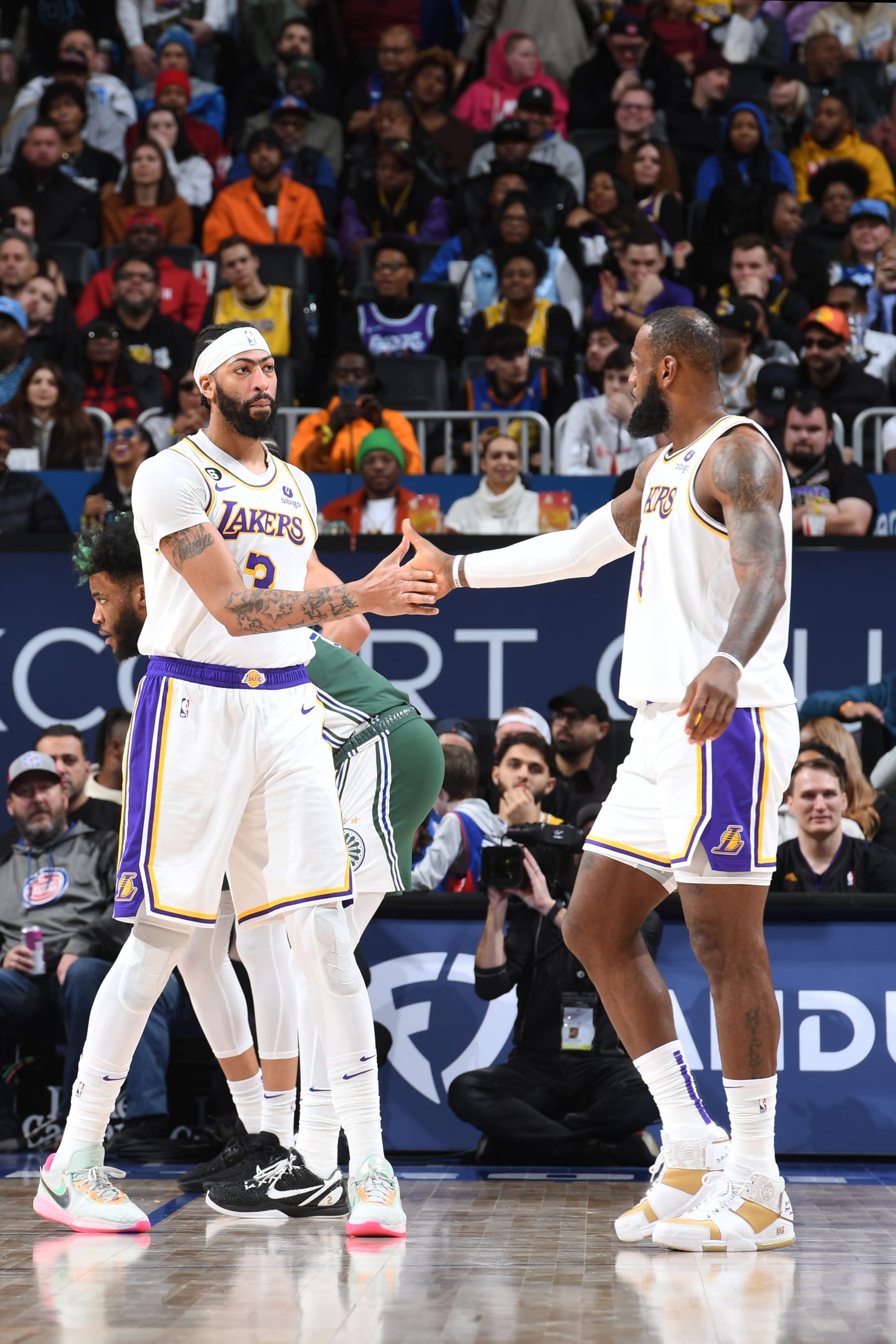 DETROIT, MI - DECEMBER 11: Anthony Davis #3 of the Los Angeles Lakers high-fives teammate LeBron James #6 during the game against the Detroit Pistons on December 11, 2022 at Little Caesars Arena in Detroit, Michigan. NOTE TO USER: User expressly acknowledges and agrees that, by downloading and/or using this photograph, User is consenting to the terms and conditions of the Getty Images License Agreement. Mandatory Copyright Notice: Copyright 2022 NBAE (Photo by Chris Schwegler/NBAE via Getty Images)
