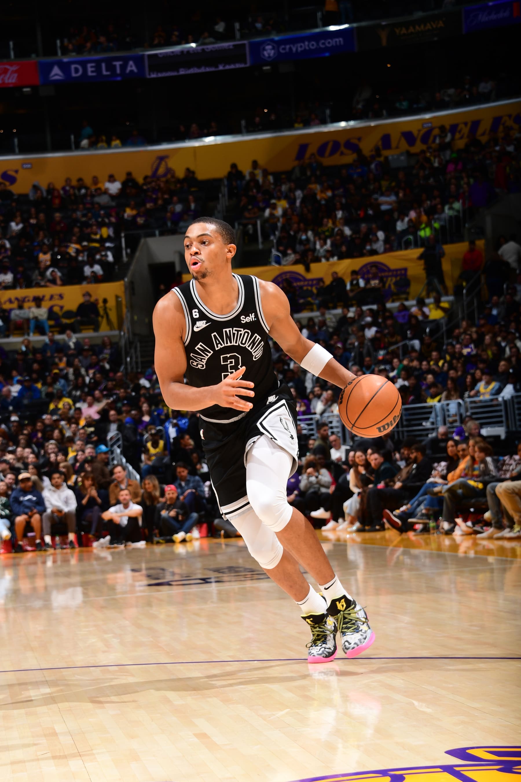LOS ANGELES, CA - NOVEMBER 20: Keldon Johnson #3 of the San Antonio Spurs dribbles the ball during the game against the Los Angeles Lakers on November 20, 2022 at Crypto.Com Arena in Los Angeles, California. NOTE TO USER: User expressly acknowledges and agrees that, by downloading and/or using this Photograph, user is consenting to the terms and conditions of the Getty Images License Agreement. Mandatory Copyright Notice: Copyright 2022 NBAE (Photo by Adam Pantozzi/NBAE via Getty Images)