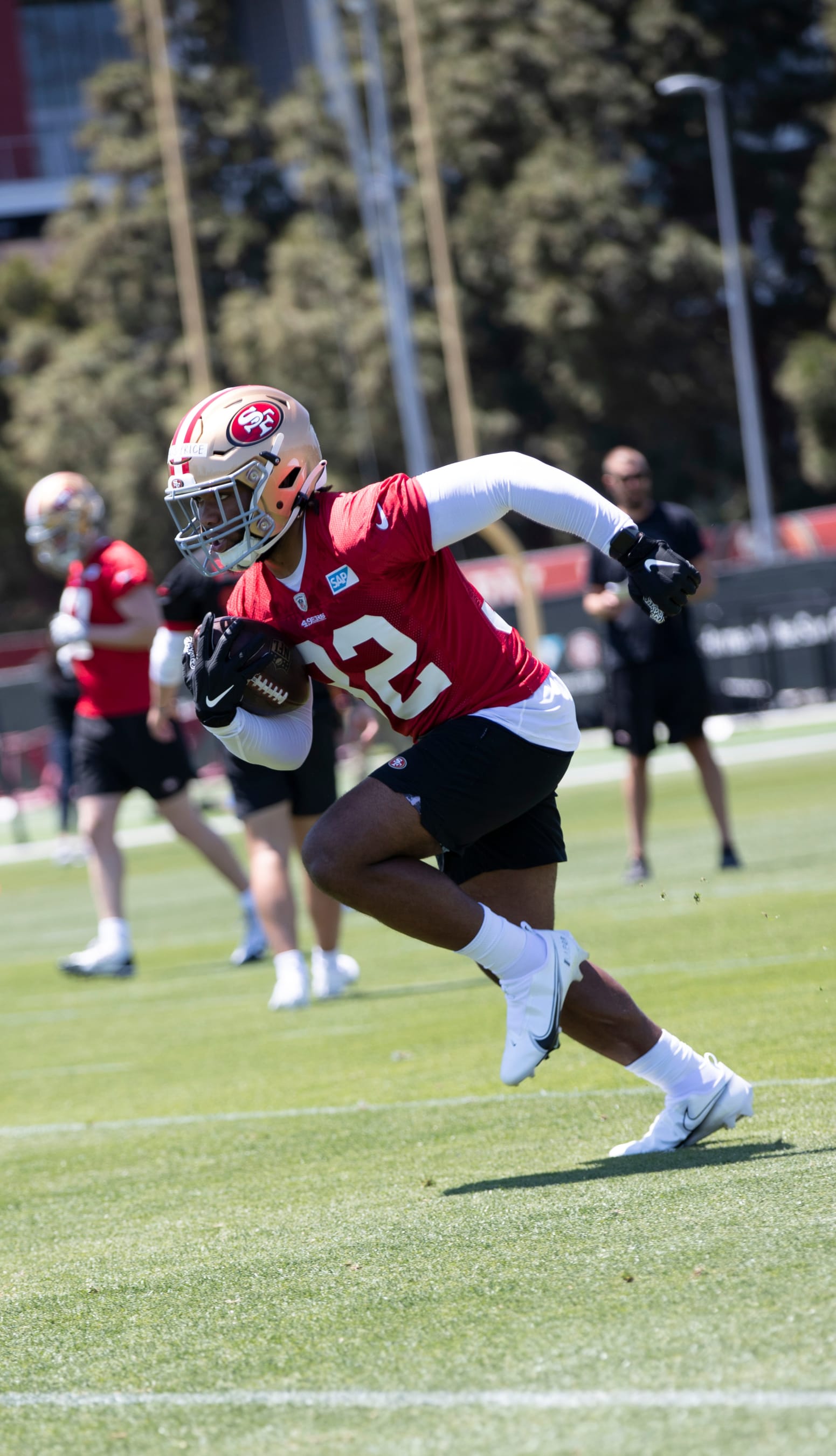 SANTA CLARA, CA - MAY 13: Tyrion Davis-Price #32 of the San Francisco 49ers during rookie minicamp at the SAP Performance Facility on May 13, 2022 in Santa Clara, California.  (Photo by Michael Zagaris/San Francisco 49ers/Getty Images)