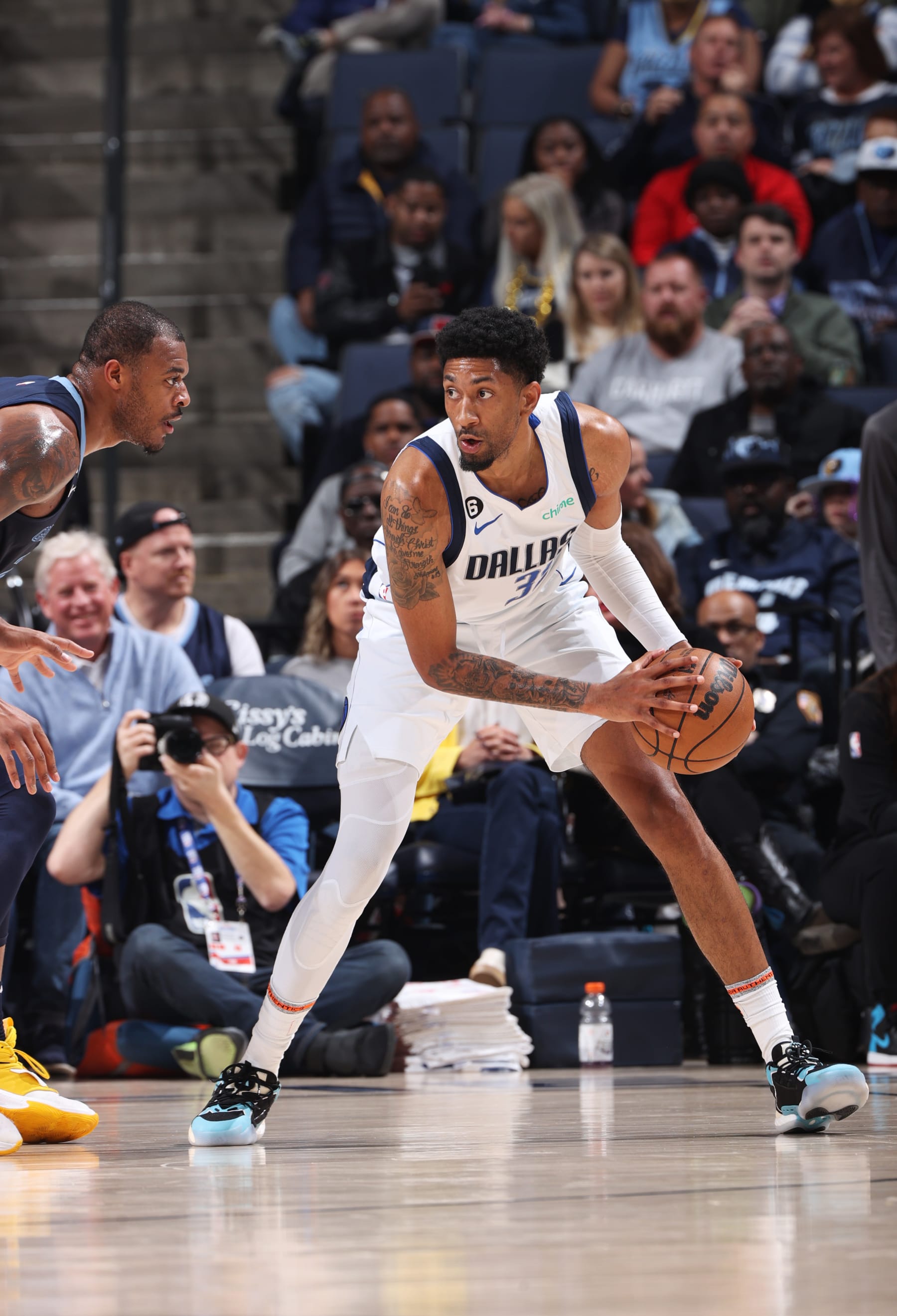 MEMPHIS, TN - MARCH 11: Christian Wood #35 of the Dallas Mavericks looks to pass the ball during the game against the Memphis Grizzlies on March 11, 2023 at FedExForum in Memphis, Tennessee. NOTE TO USER: User expressly acknowledges and agrees that, by downloading and or using this photograph, User is consenting to the terms and conditions of the Getty Images License Agreement. Mandatory Copyright Notice: Copyright 2023 NBAE (Photo by Joe Murphy/NBAE via Getty Images)