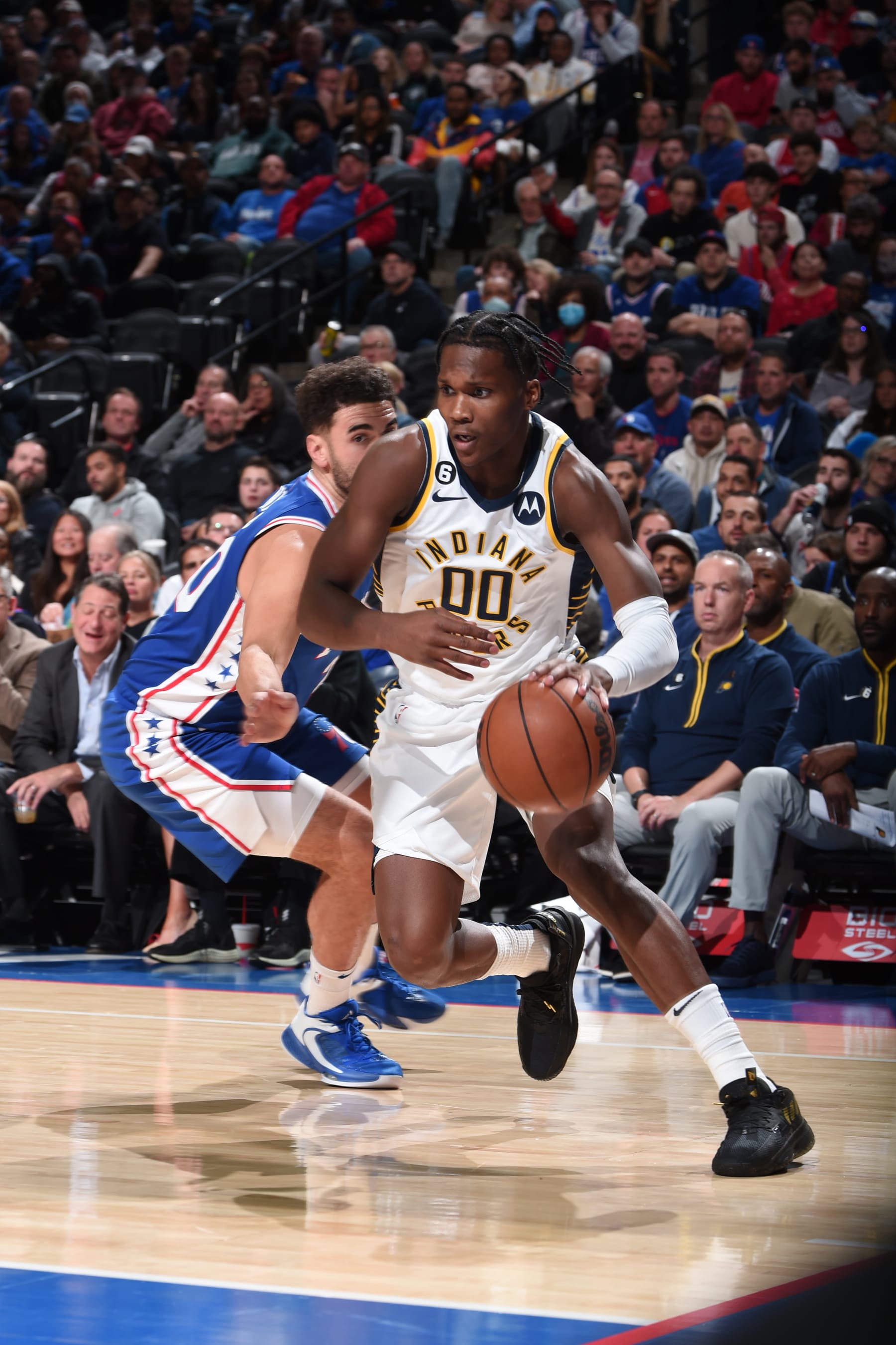 PHILADELPHIA, PA - OCTOBER 24: Bennedict Mathurin #00 of the Indiana Pacers drives to the basket during the game against the Philadelphia 76ers on October 24, 2022 at the Wells Fargo Center in Philadelphia, Pennsylvania NOTE TO USER: User expressly acknowledges and agrees that, by downloading and/or using this Photograph, user is consenting to the terms and conditions of the Getty Images License Agreement. Mandatory Copyright Notice: Copyright 2022 NBAE (Photo by David Dow/NBAE via Getty Images)