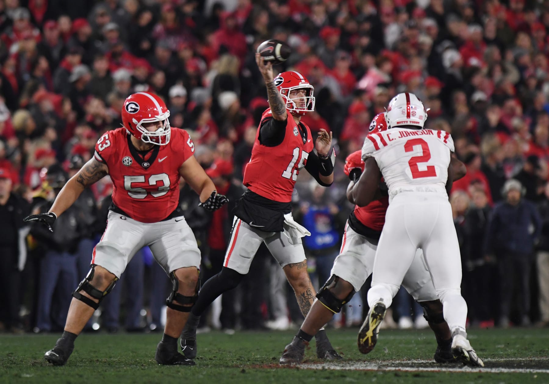 ATHENS, GA - NOVEMBER 11: Georgia Bulldogs Quarterback Carson Beck (15) passes the ball during the college football game between the Ole Miss Rebels and the Georgia Bulldogs on November 11, 2023, at Sanford Stadium in Athens GA. (Photo by Jeffrey Vest/Icon Sportswire via Getty Images)
