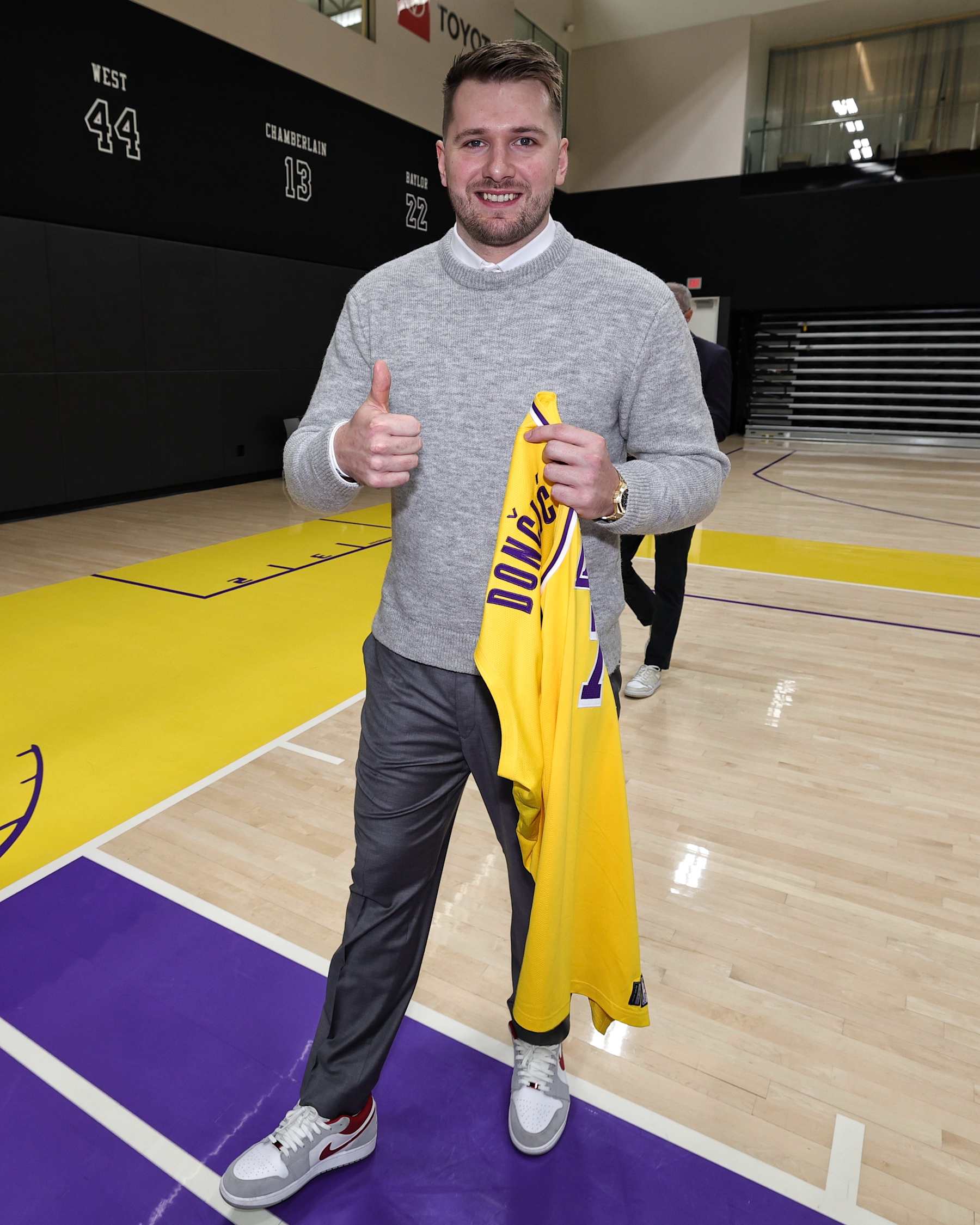 EL SEGUNDO, CA - FEBRUARY 4: The Los Angeles Lakers introduce Luka Doncic on February 4, 2025 at the UCLA Health Training Center  in El Segundo, California. NOTE TO USER: User expressly acknowledges and agrees that, by downloading and/or using this Photograph, user is consenting to the terms and conditions of the Getty Images License Agreement. Mandatory Copyright Notice: Copyright 2025 NBAE (Photo by Jim Poorten/NBAE via Getty Images)