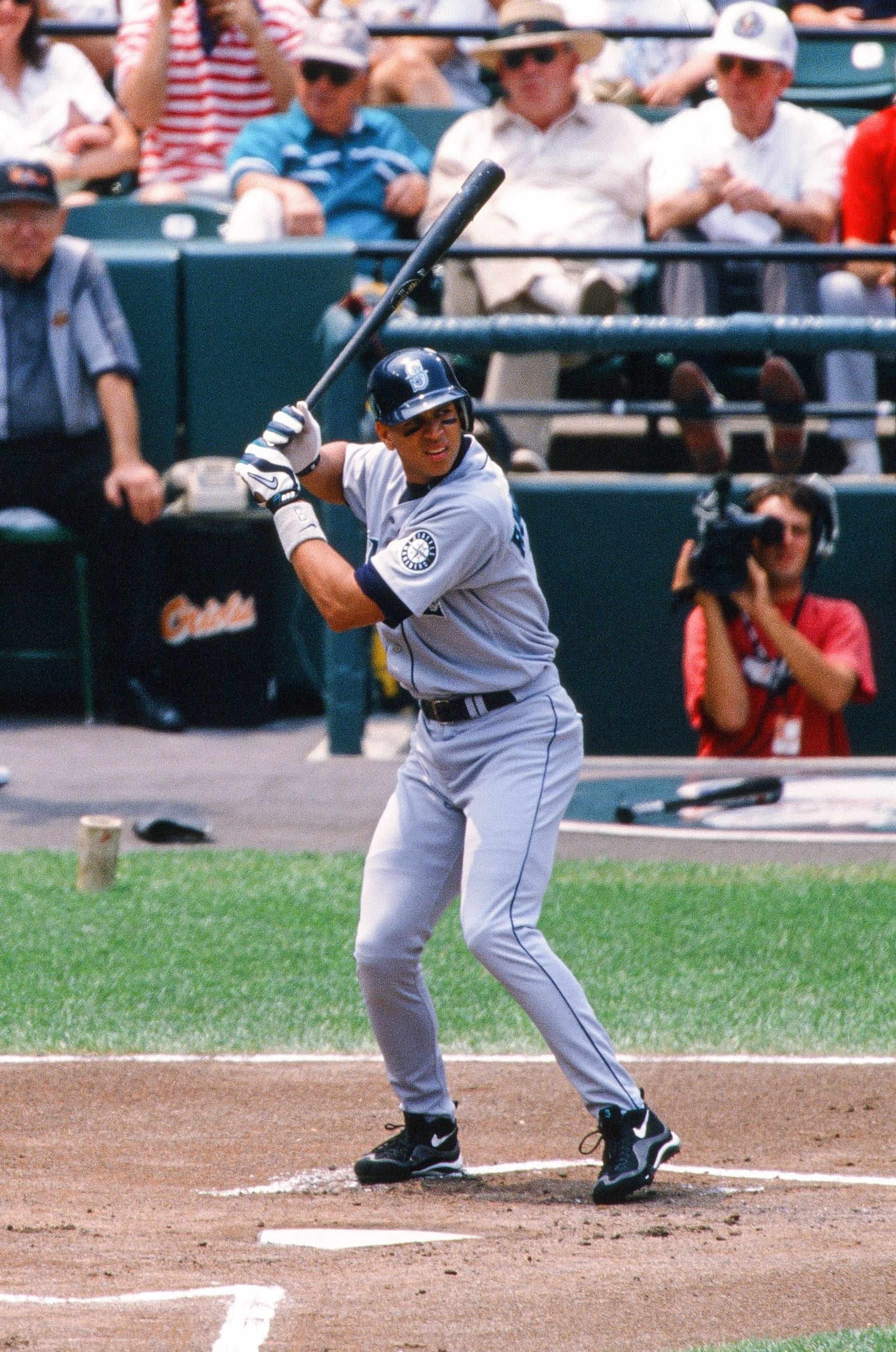 BALTIMORE, MD - JULY 26:  Alex Rodriguez of the Seattle Mariners during the game against the Baltimore Orioles on July 26, 1998 at Oriole Park at Camden Yards in Baltimore, Maryland. (Photo by Sporting News via Getty Images via Getty Images) 