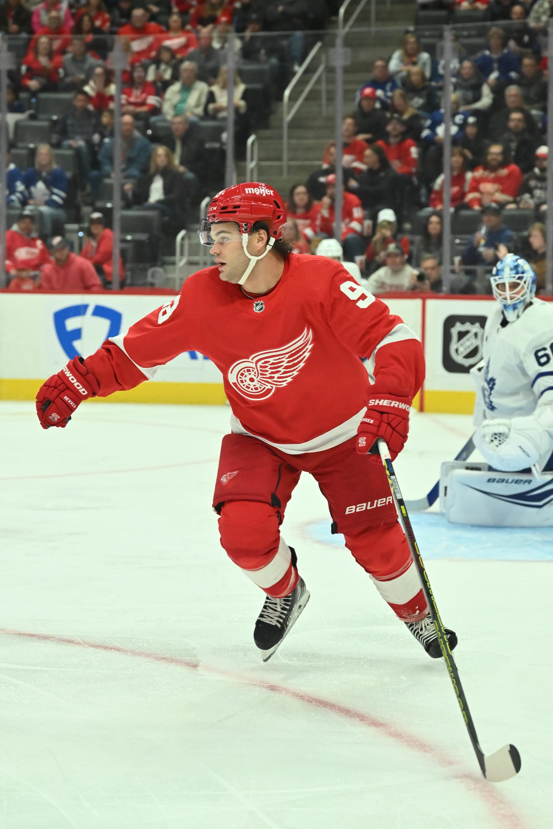 DETROIT, MI - OCTOBER 07: Detroit Red Wings Left Wing Alex DeBrincat (93) during the game between Toronto Maple Leafs and Detroit Red Wings on October 7, 2023 at Little Caesars Arena in Detroit, MI (Photo by Allan Dranberg/Icon Sportswire via Getty Images)
