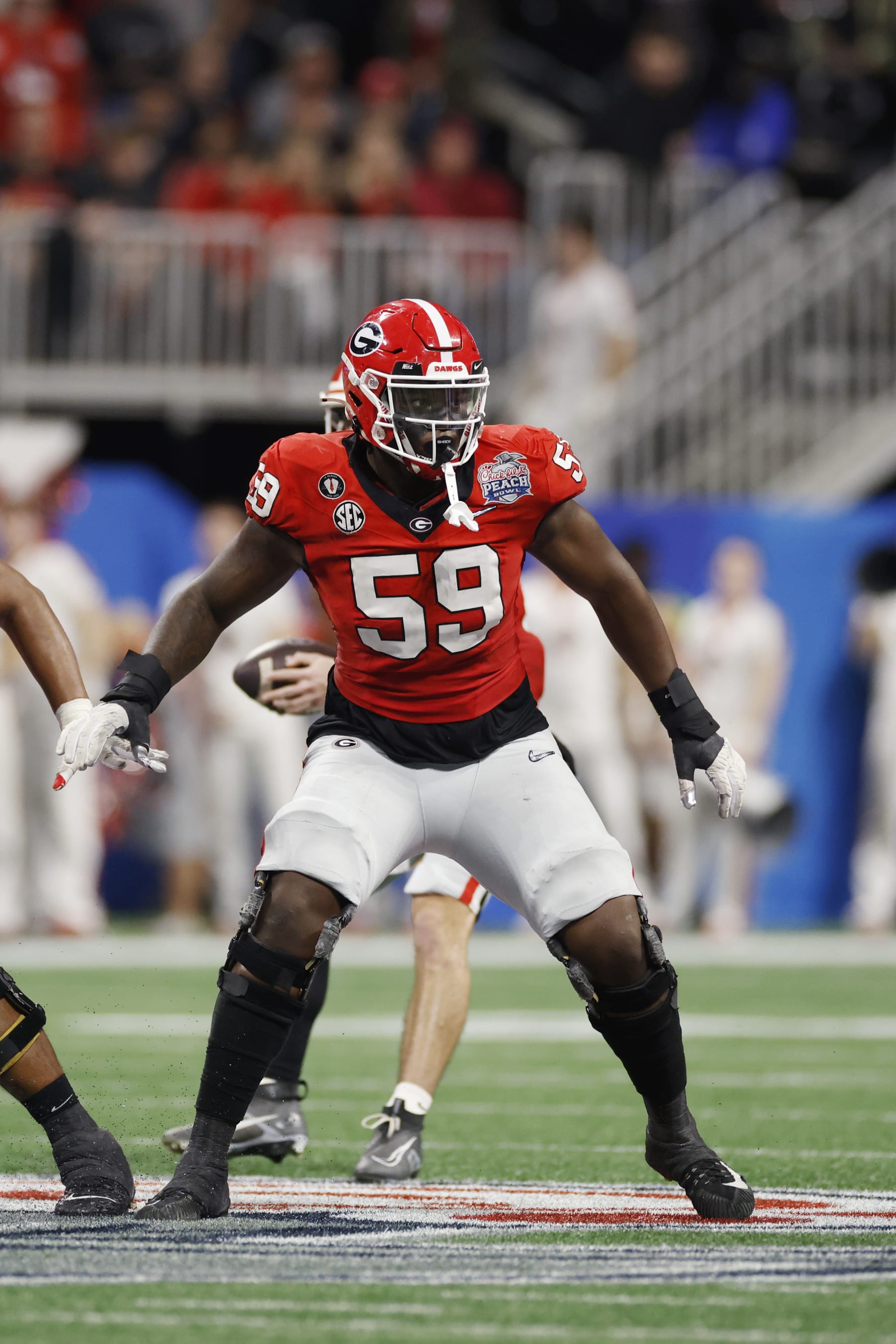 ATLANTA, GA - DECEMBER 31: Georgia Bulldogs offensive lineman Broderick Jones (59) blocks during the Chick-fil-A Peach Bowl semifinal game against the Ohio State Buckeyes on December 31, 2022 at Mercedes-Benz Stadium in Atlanta, Georgia. (Photo by Joe Robbins/Icon Sportswire via Getty Images)