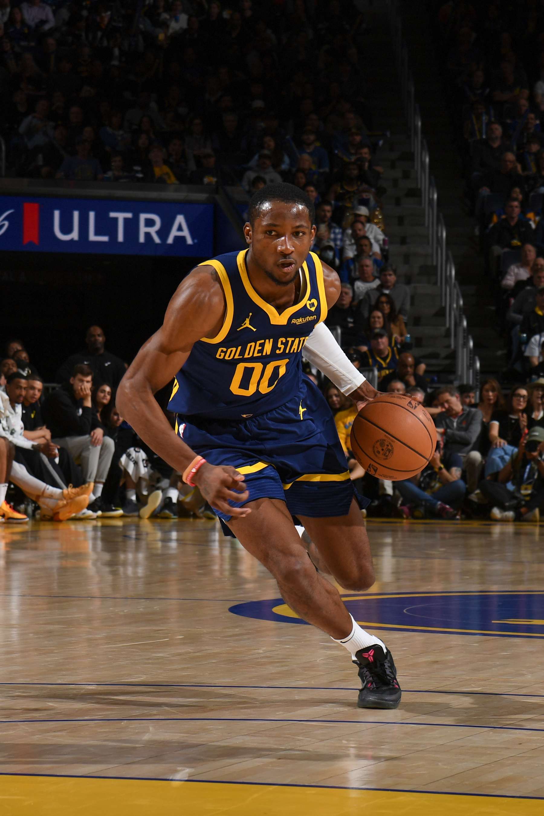 SAN FRANCISCO, CA - APRIL 7:  Jonathan Kuminga #00 of the Golden State Warriors goes to the basket during the game on April 7, 2024 at Chase Center in San Francisco, California. NOTE TO USER: User expressly acknowledges and agrees that, by downloading and or using this photograph, user is consenting to the terms and conditions of Getty Images License Agreement. Mandatory Copyright Notice: Copyright 2024 NBAE (Photo by Noah Graham/NBAE via Getty Images)