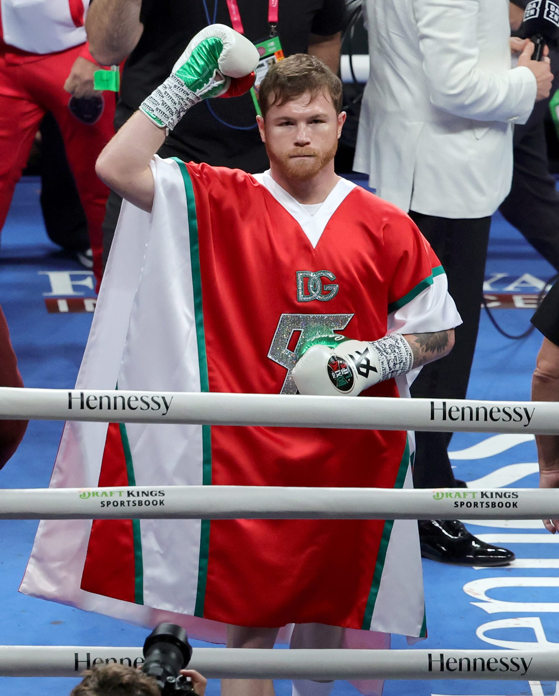 LAS VEGAS, NEVADA - SEPTEMBER 17: Canelo Alvarez gestures to fans after entering the ring for his super middleweight title fight against Gennadiy Golovkin at T-Mobile Arena on September 17, 2022 in Las Vegas, Nevada. Alvarez retained his titles with a unanimous-decision victory. (Photo by Ethan Miller/Getty Images)