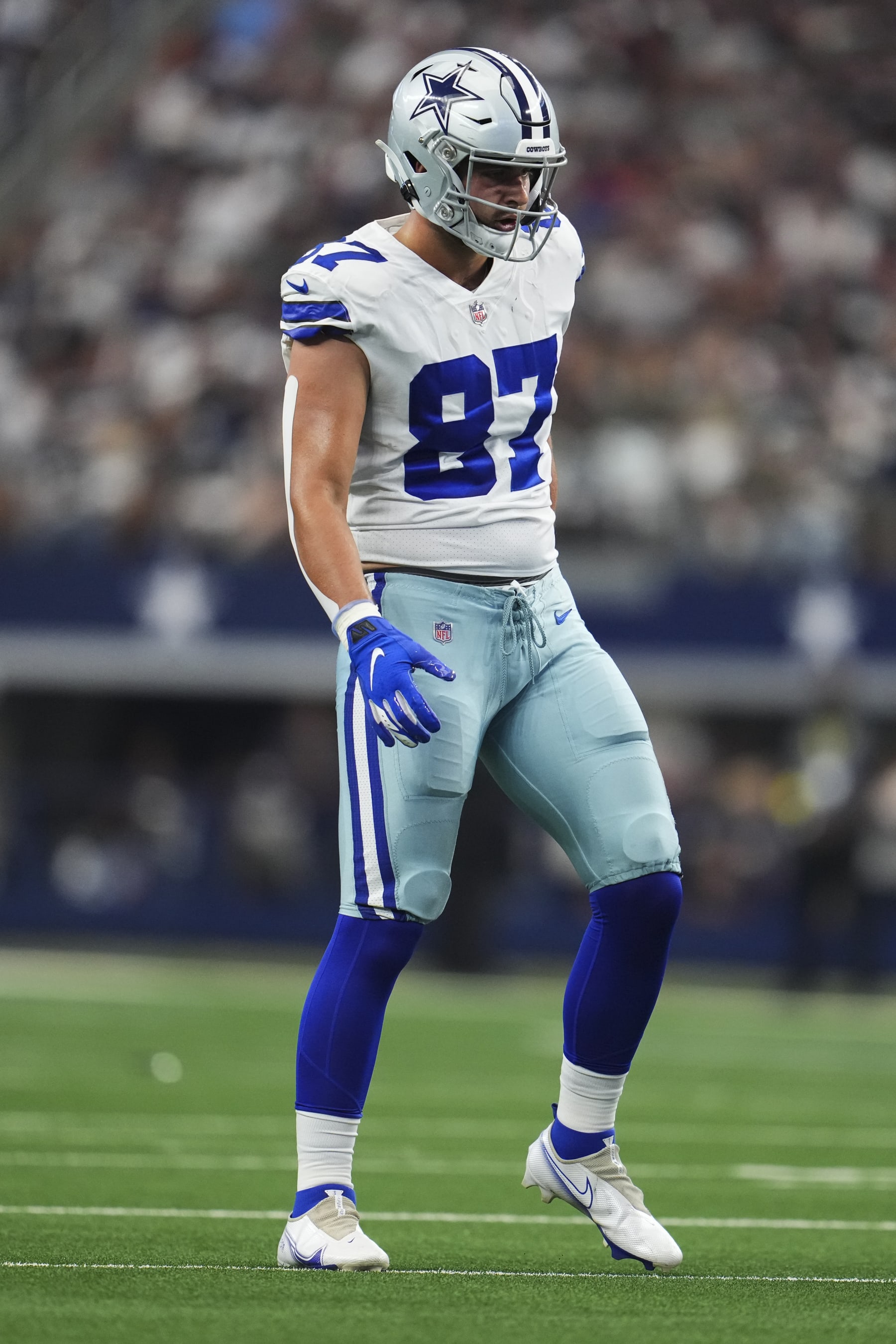 ARLINGTON, TX - SEPTEMBER 18: Jake Ferguson #87 of the Dallas Cowboys gets set against the Cincinnati Bengals at AT&T Stadium on September 18, 2022 in Arlington, Texas. (Photo by Cooper Neill/Getty Images)