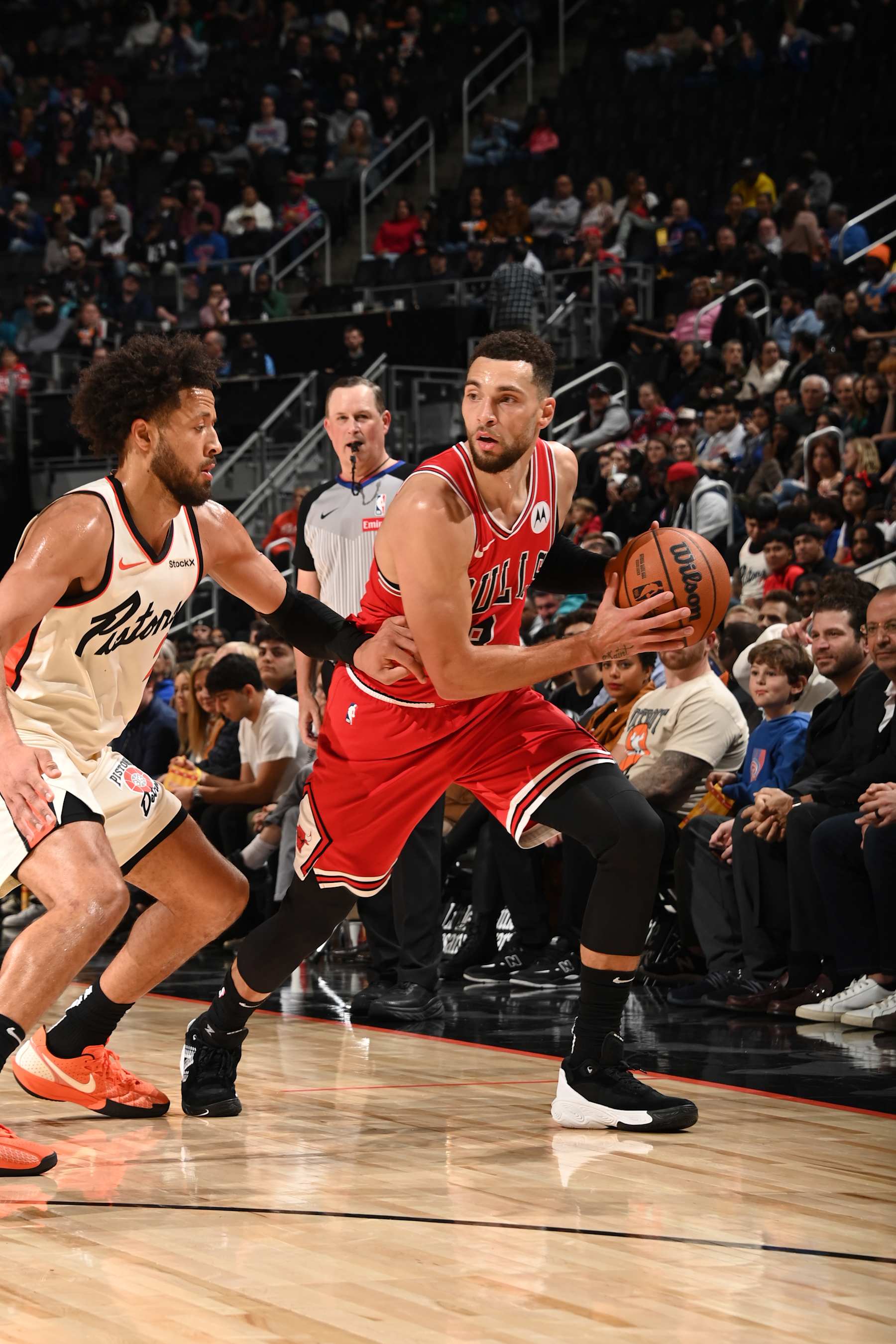 DETROIT, MI - NOVEMBER 18: Zach LaVine #8 of the Chicago Bulls dribbles the ball during the game against the Detroit Pistons on November 18, 2024 at Little Caesars Arena in Detroit, Michigan. NOTE TO USER: User expressly acknowledges and agrees that, by downloading and/or using this photograph, User is consenting to the terms and conditions of the Getty Images License Agreement. Mandatory Copyright Notice: Copyright 2024 NBAE (Photo by Chris Schwegler/NBAE via Getty Images)