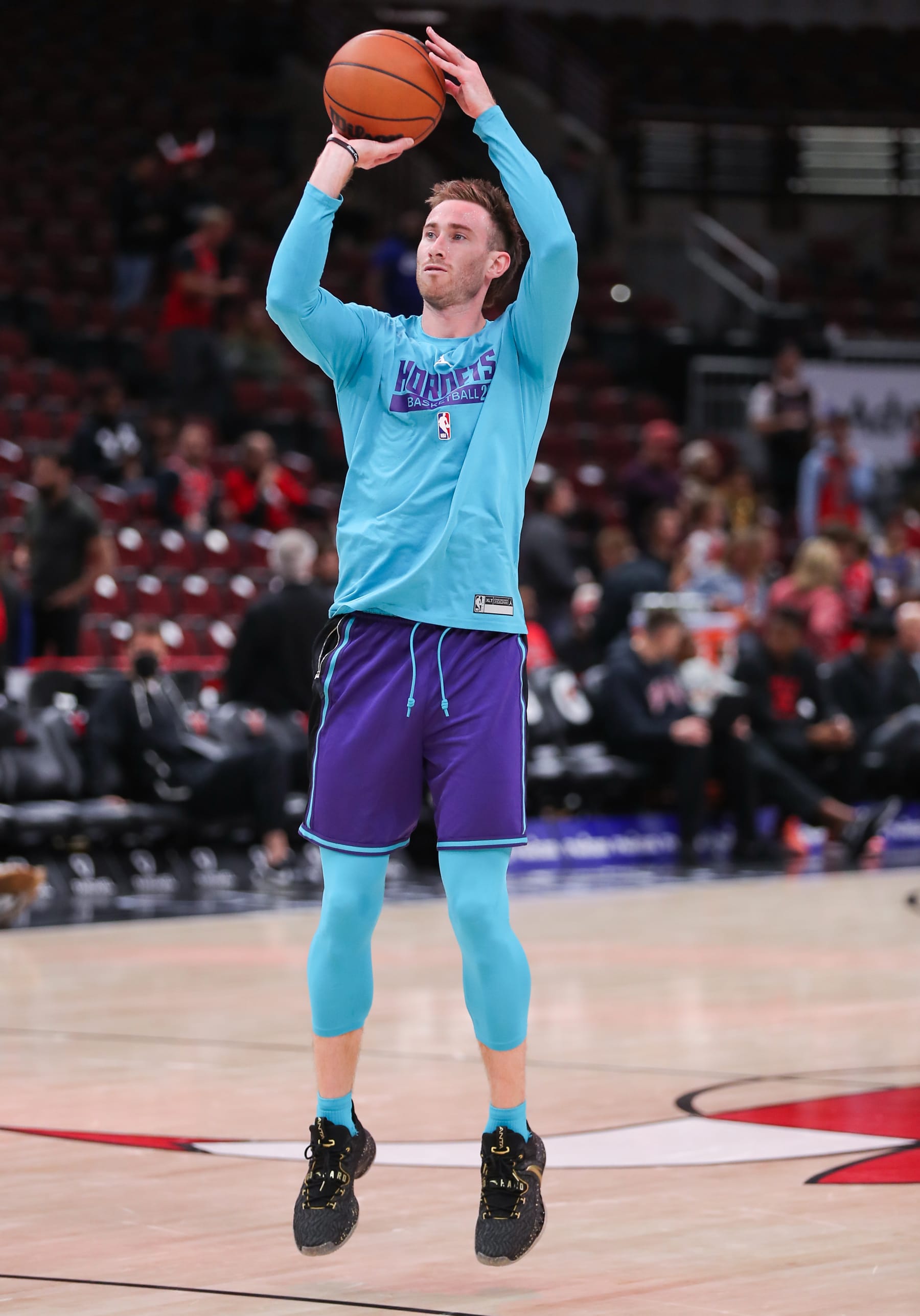 CHICAGO, IL - NOVEMBER 02: Charlotte Hornets forward Gordon Hayward (20) in action during warm-ups before a NBA game between the Charlotte  Hornets and the Chicago Bulls on November 2, 2022 at the United Center in Chicago, IL. (Photo by Melissa Tamez/Icon Sportswire via Getty Images)