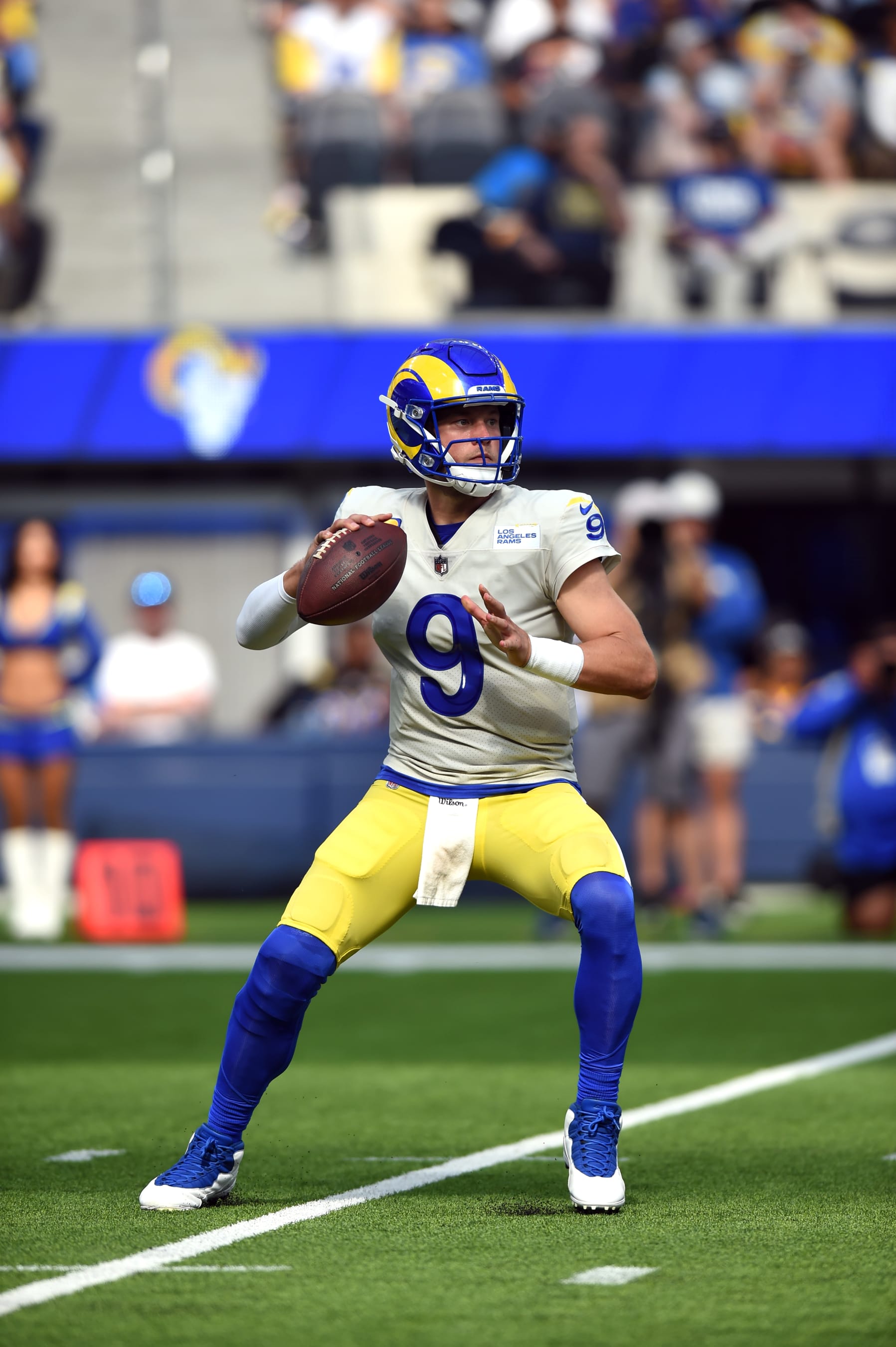 INGLEWOOD, CA - SEPTEMBER 18: Los Angeles Rams Quarterback Matthew Stafford (9) drops back to pass during an NFL game between the Atlanta Falcons and the Los Angeles Rams on September 18, 2022, at SoFi Stadium in Inglewood, CA. (Photo by Chris Williams/Icon Sportswire via Getty Images)