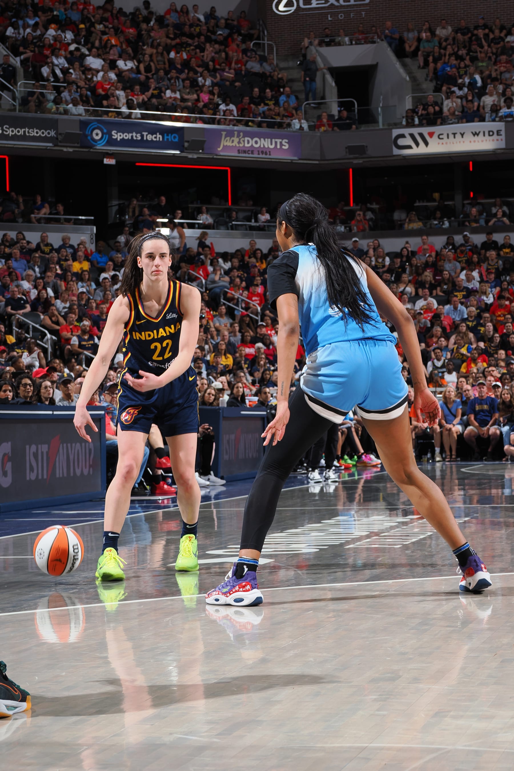 INDIANAPOLIS, IN - JUNE 16:  Angel Reese #5 of the Chicago Sky plays defense during the game  against Caitlin Clark #22 of the Indiana Fever on June 16, 2024 at Gainbridge Fieldhouse in Indianapolis, Indiana. NOTE TO USER: User expressly acknowledges and agrees that, by downloading and or using this Photograph, user is consenting to the terms and conditions of the Getty Images License Agreement. Mandatory Copyright Notice: Copyright 2024 NBAE (Photo by Ron Hoskins/NBAE via Getty Images)