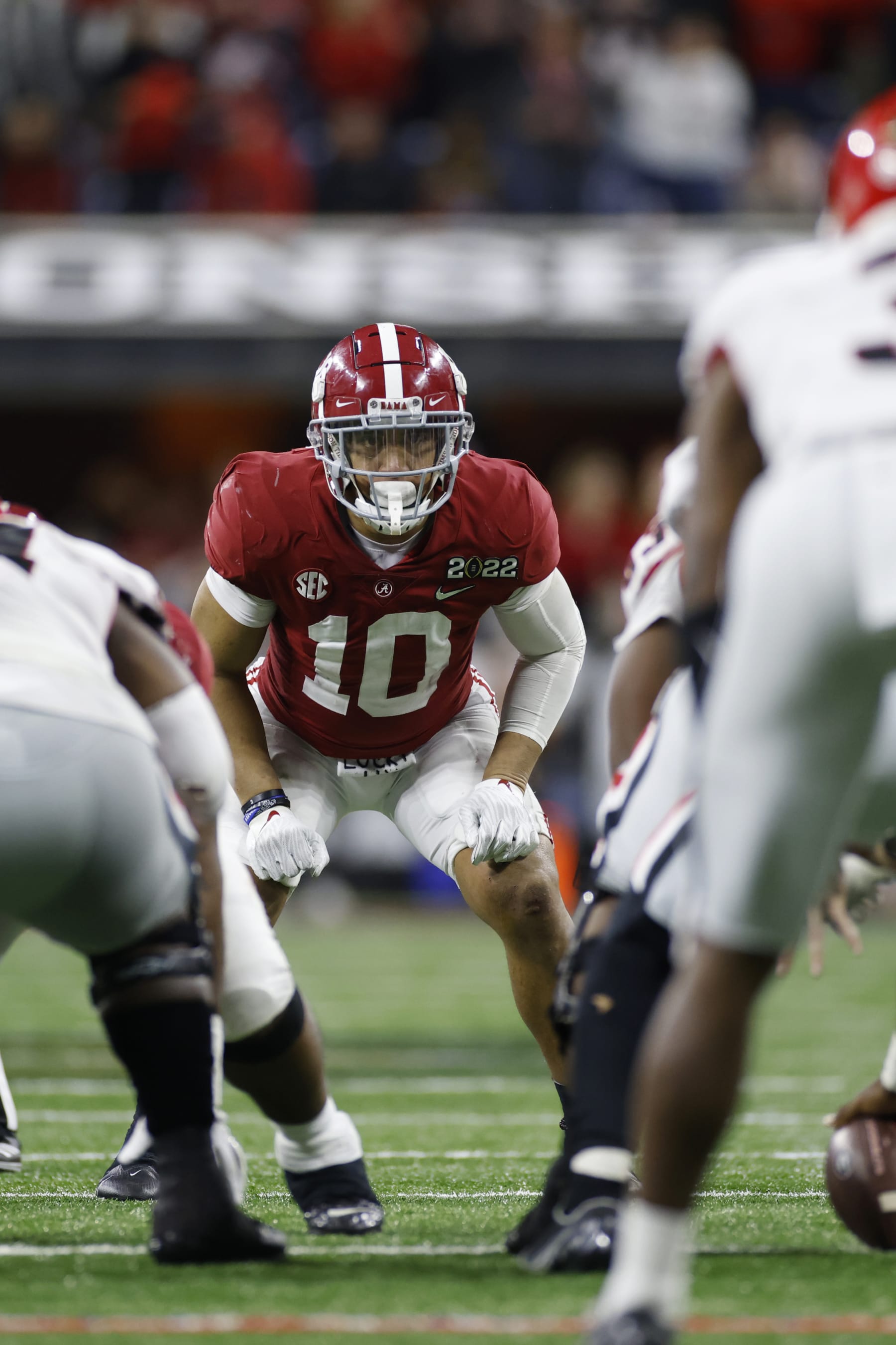 INDIANAPOLIS, IN - JANUARY 10: Alabama Crimson Tide linebacker Henry To'oTo'o (10) lines up on defense during the CFP National Championship college football game against the Georgia Bulldogs on Jan. 10, 2022 at Lucas Oil Stadium in Indianapolis, Indiana. (Photo by Joe Robbins/Icon Sportswire via Getty Images)