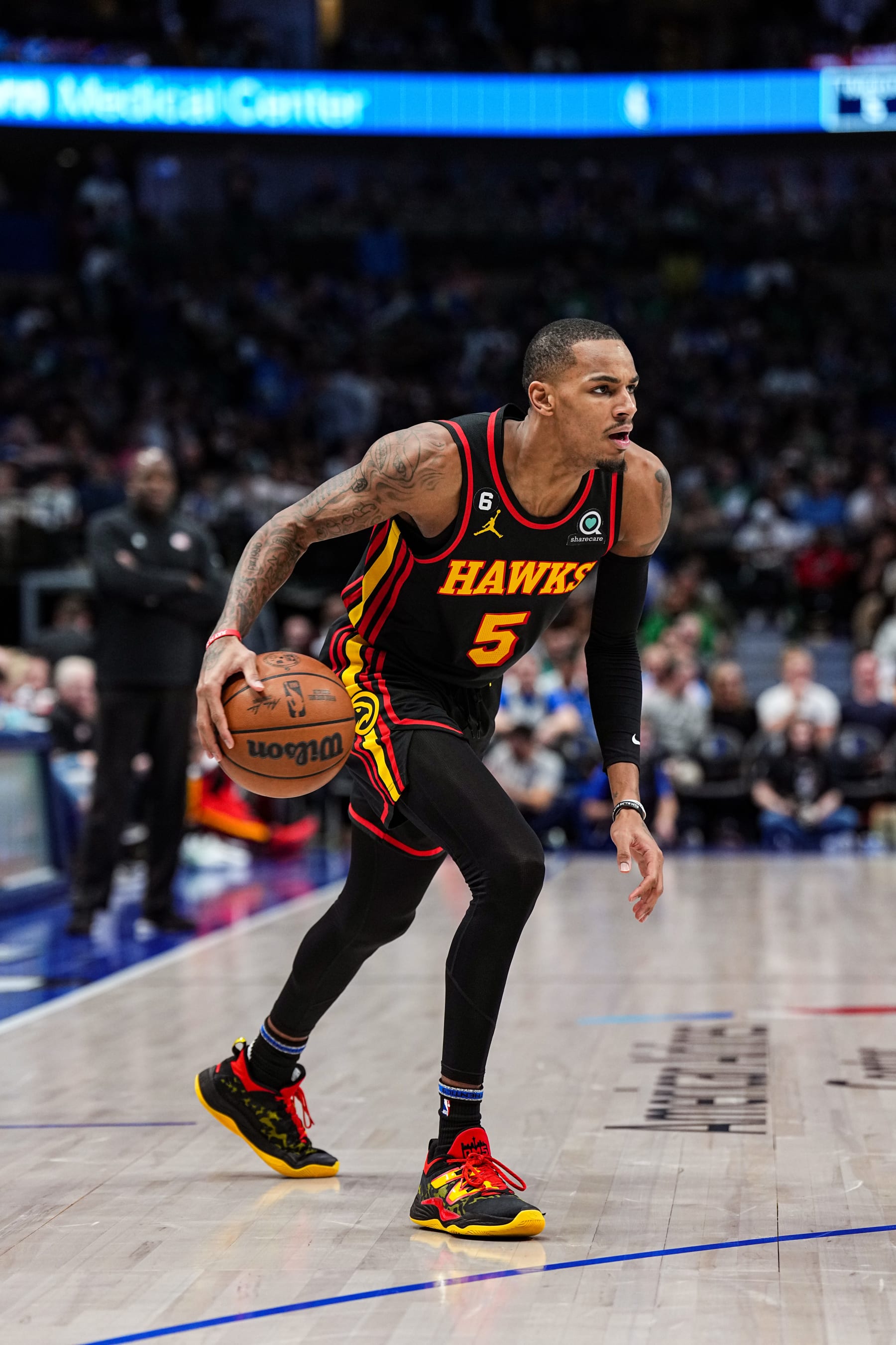 DALLAS, TX - JANUARY 18: Dejounte Murray #5 of the Atlanta Hawks dribbles the ball against the Dallas Mavericks on January 18, 2023 at the American Airlines Center in Dallas, Texas. NOTE TO USER: User expressly acknowledges and agrees that, by downloading and or using this Photograph, user is consenting to the terms and conditions of the Getty Images License Agreement. Mandatory Copyright Notice: Copyright 2023 NBAE (Photo by Glenn James/NBAE via Getty Images)