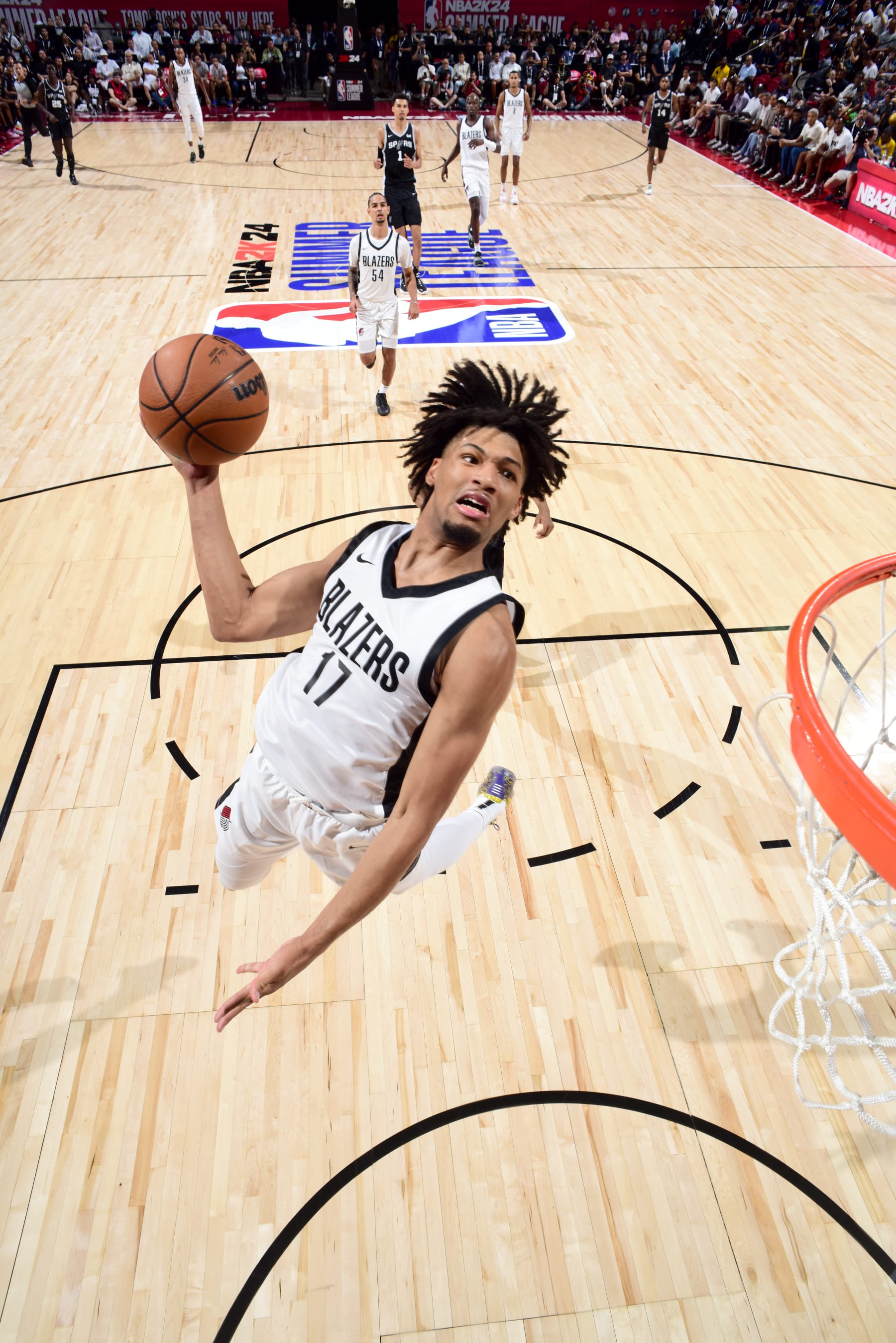 LAS VEGAS, NV - JULY 9: Shaedon Sharpe #17 of the Portland Trail Blazers drives to the basket during the game against the San Antonio Spurs during the 2023 NBA Las Vegas Summer League on July 9, 2023 at the Thomas & Mack Center in Las Vegas, Nevada. NOTE TO USER: User expressly acknowledges and agrees that, by downloading and or using this photograph, User is consenting to the terms and conditions of the Getty Images License Agreement. Mandatory Copyright Notice: Copyright 2023 NBAE (Photo by David Dow/NBAE via Getty Images)