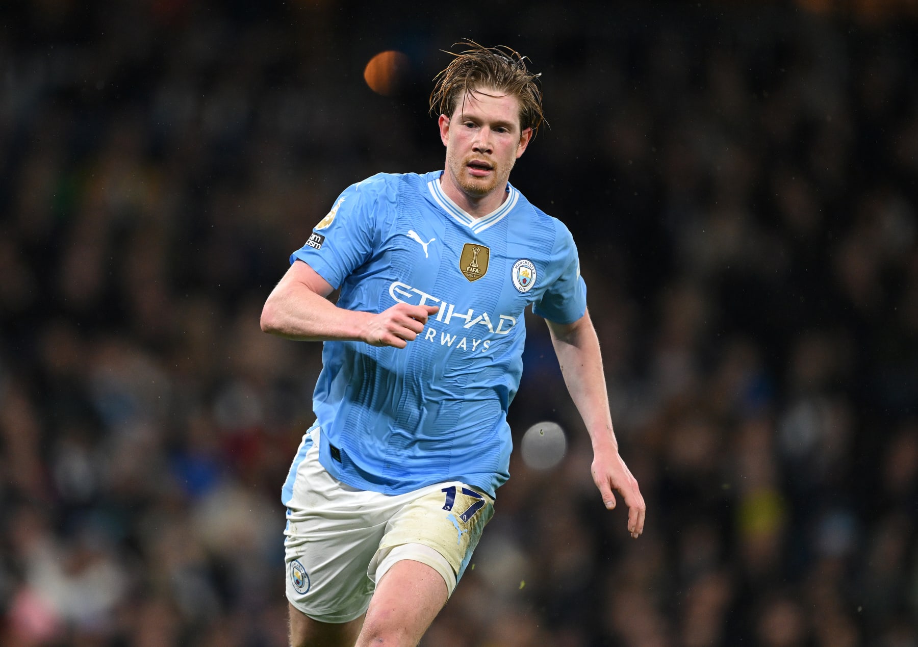 MANCHESTER, ENGLAND - FEBRUARY 17:  Kevin De Bruyne of Manchester City during the Premier League match between Manchester City and Chelsea FC at Etihad Stadium on February 17, 2024 in Manchester, England. (Photo by Shaun Botterill/Getty Images)