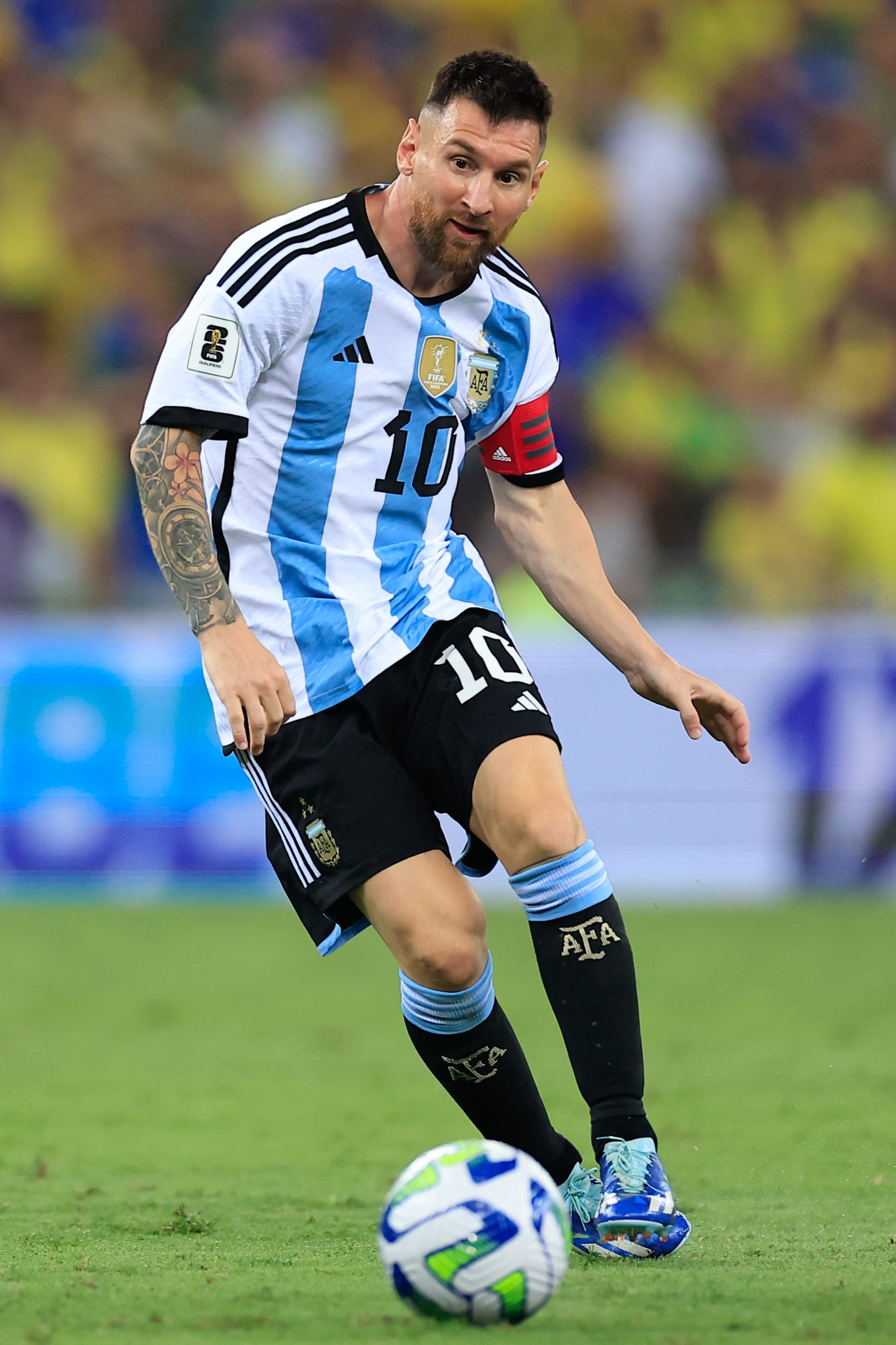 RIO DE JANEIRO, BRAZIL - NOVEMBER 21: Lionel Messi of Argentina kicks the ball during a FIFA World Cup 2026 Qualifier match between Brazil and Argentina at Maracana Stadium on November 21, 2023 in Rio de Janeiro, Brazil. (Photo by Buda Mendes/Getty Images)
