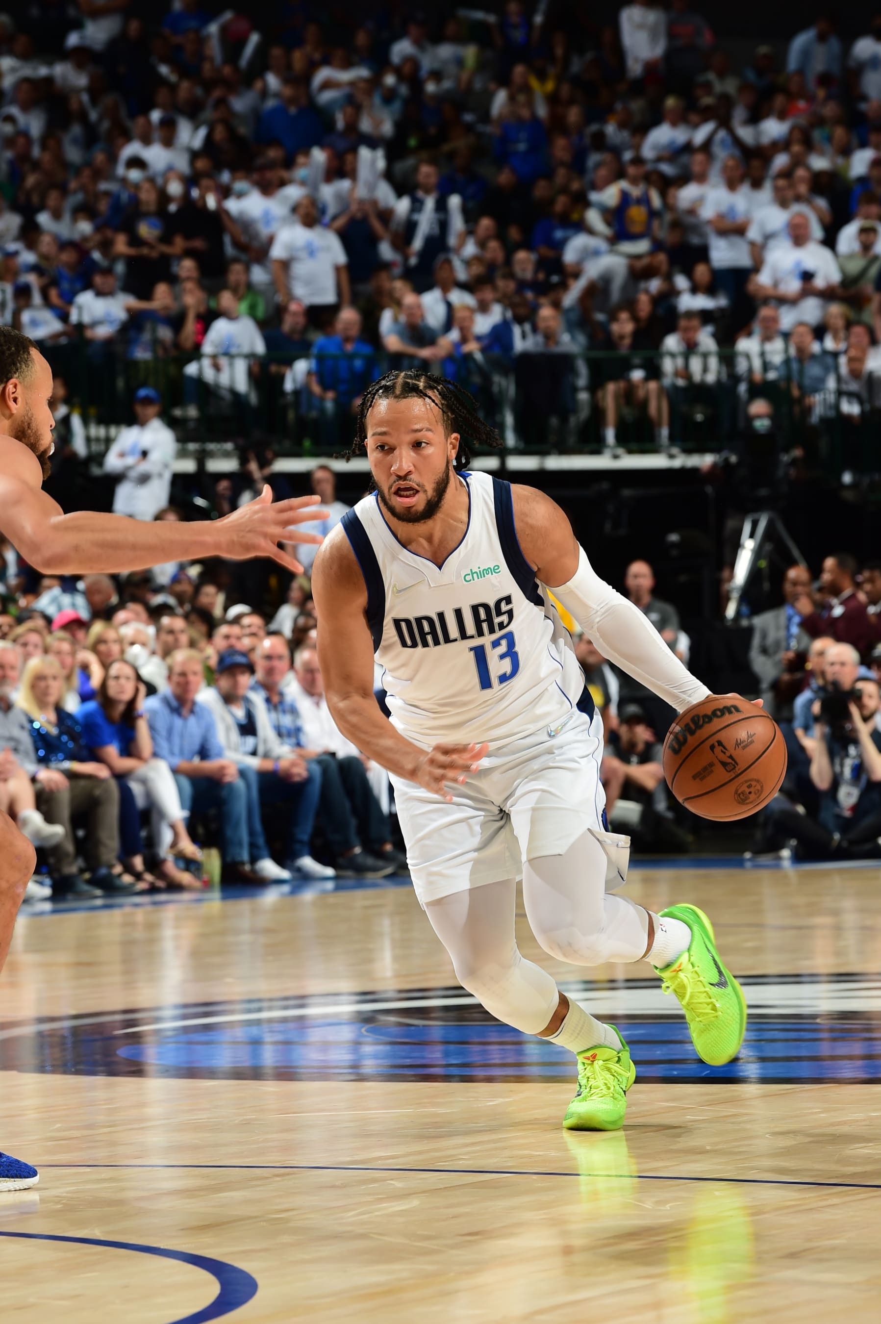 DALLAS, TX - MAY 24: Jalen Brunson #13 of the Dallas Mavericks drives to the basket against the Golden State Warriors during Game 4 of the 2022 NBA Playoffs Western Conference Finals  on May 24, 2022 at the American Airlines Center in Dallas, Texas. NOTE TO USER: User expressly acknowledges and agrees that, by downloading and or using this photograph, User is consenting to the terms and conditions of the Getty Images License Agreement. Mandatory Copyright Notice: Copyright 2022 NBAE (Photo by Noah Graham/NBAE via Getty Images)