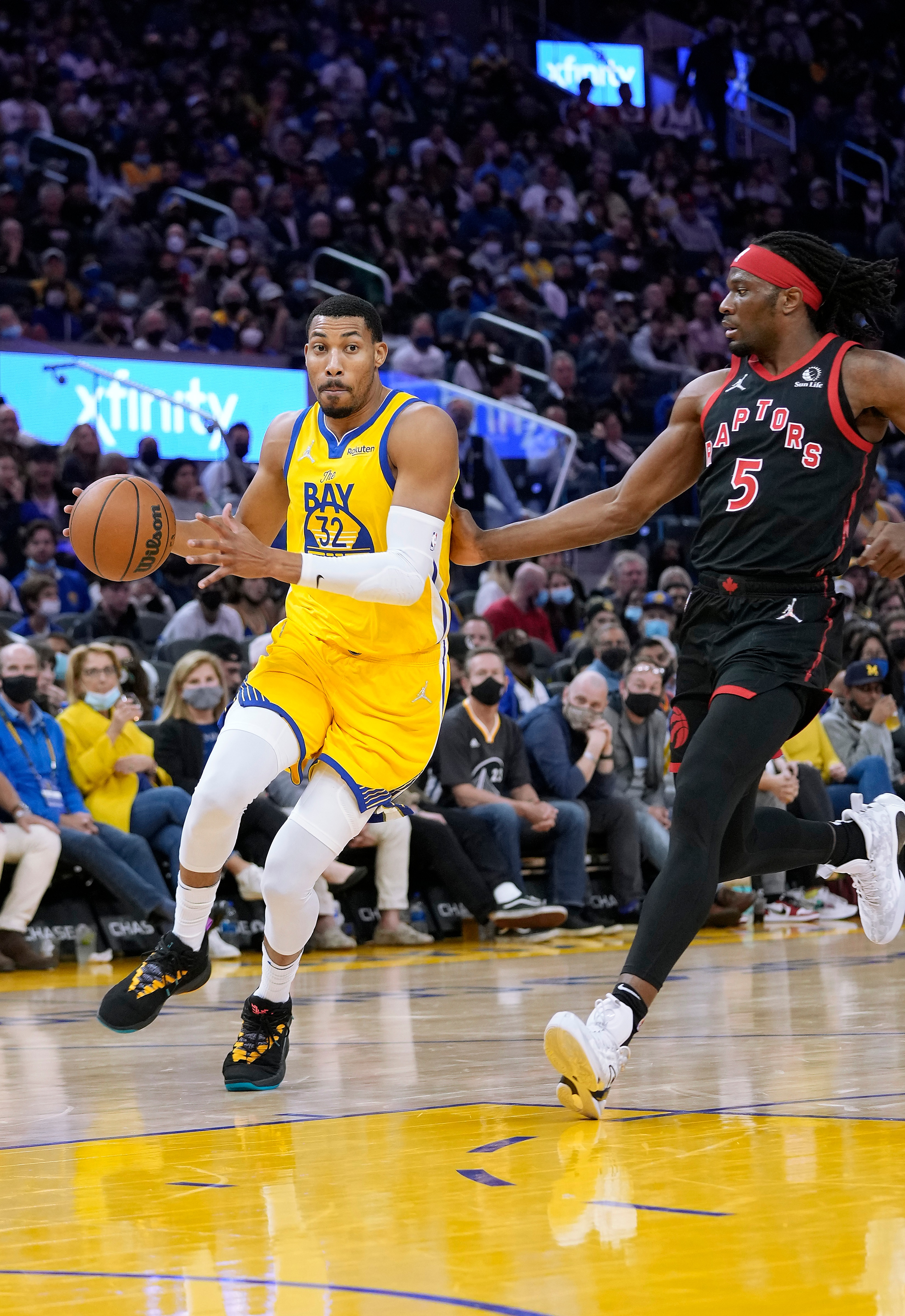 SAN FRANCISCO, CALIFORNIA - NOVEMBER 21: Otto Porter Jr. #32 of the Golden State Warriors drives towards the basket against the Toronto Raptors during the second half of an NBA basketball game at Chase Center on November 21, 2021 in San Francisco, California. NOTE TO USER: User expressly acknowledges and agrees that, by downloading and or using this photograph, User is consenting to the terms and conditions of the Getty Images License Agreement. (Photo by Thearon W. Henderson/Getty Images)