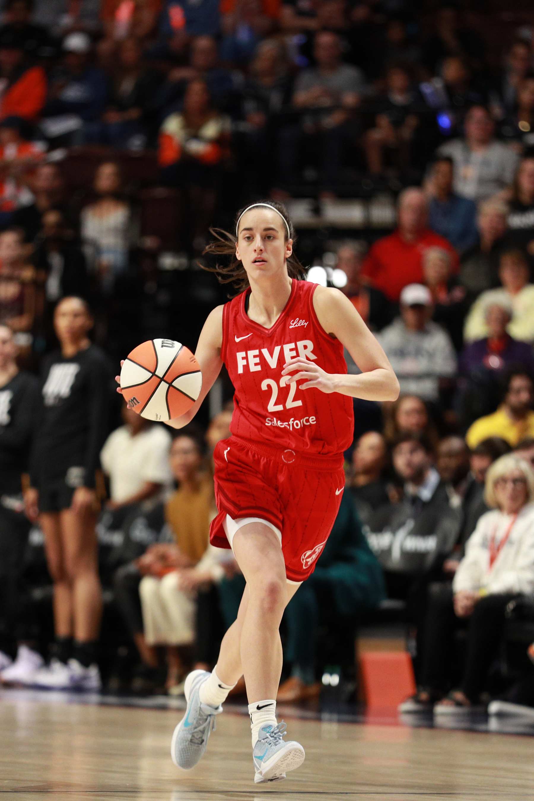 UNCASVILLE, CT - SEPTEMBER 25: Caitlin Clark #22 of the Indiana Fever dribbles the ball during the game against the Connecticut Sun during Round 1 Game 2 of the 2024 WNBA Playoffs on September 25, 2024 at the Mohegan Sun Arena in Uncasville, Connecticut. NOTE TO USER: User expressly acknowledges and agrees that, by downloading and or using this photograph, User is consenting to the terms and conditions of the Getty Images License Agreement. Mandatory Copyright Notice: Copyright 2024 NBAE (Photo by Chris Marion/NBAE via Getty Images)