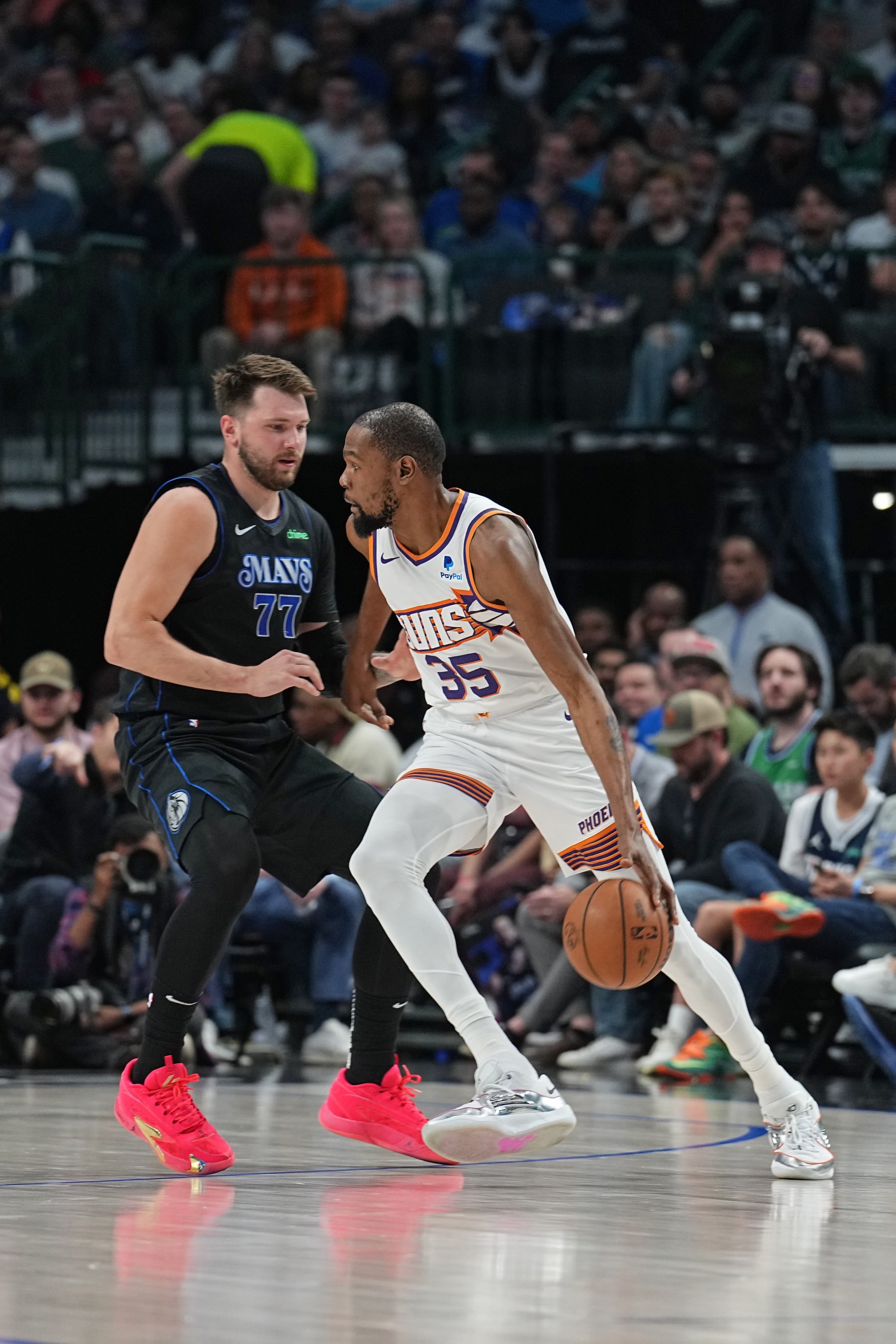 DALLAS, TX - FEBRUARY 22: Kevin Durant #35 of the Phoenix Suns handles the ball during the game against the Dallas Mavericks on February 22, 2024 at the American Airlines Center in Dallas, Texas. NOTE TO USER: User expressly acknowledges and agrees that, by downloading and or using this photograph, User is consenting to the terms and conditions of the Getty Images License Agreement. Mandatory Copyright Notice: Copyright 2024 NBAE (Photo by Glenn James/NBAE via Getty Images)