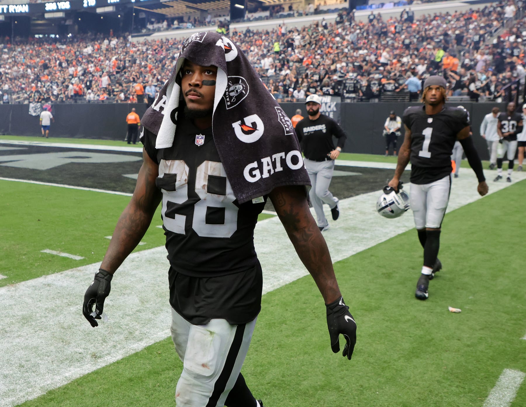 LAS VEGAS, NEVADA - OCTOBER 02: Running back Josh Jacobs #28 of the Las Vegas Raiders walks onto the field for the second half of a game against the Denver Broncos at Allegiant Stadium on October 02, 2022 in Las Vegas, Nevada. The Raiders defeated the Broncos 32-23. (Photo by Ethan Miller/Getty Images) LAS VEGAS, NEVADA - OCTOBER 02: Running back Josh Jacobs #28 of the Las Vegas Raiders walks onto the field for the second half of a game against the Denver Broncos at Allegiant Stadium on October 02, 2022 in Las Vegas, Nevada. The Raiders defeated the Broncos 32-23. (Photo by Ethan Miller/Getty Images)