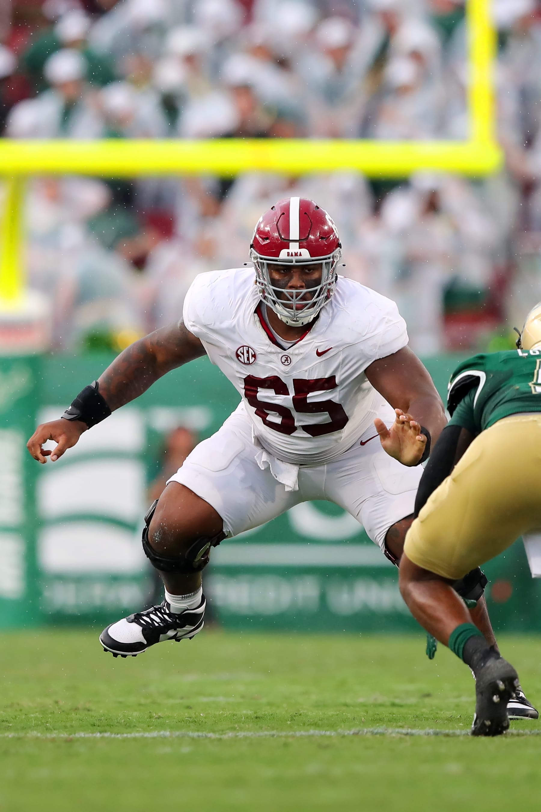 TAMPA, FL - SEPTEMBER 16: Alabama Offensive Lineman JC Latham (65) pass blocks during the College Football game between the Alabama Crimson Tide and the South Florida Bulls on September 16, 2023 at Raymond James Stadium in Tampa, FL. (Photo by Cliff Welch/Icon Sportswire via Getty Images)