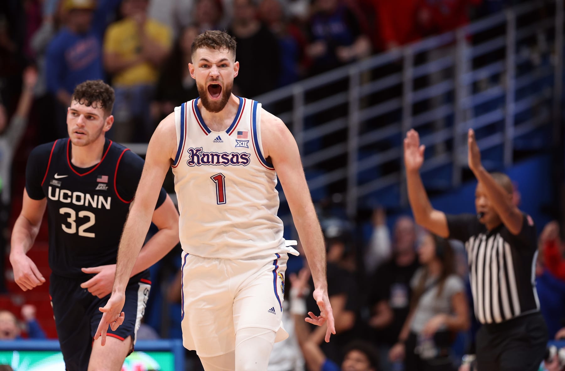 Donovan Clingan (Connecticut) and Hunter Dickinson (Kansas)