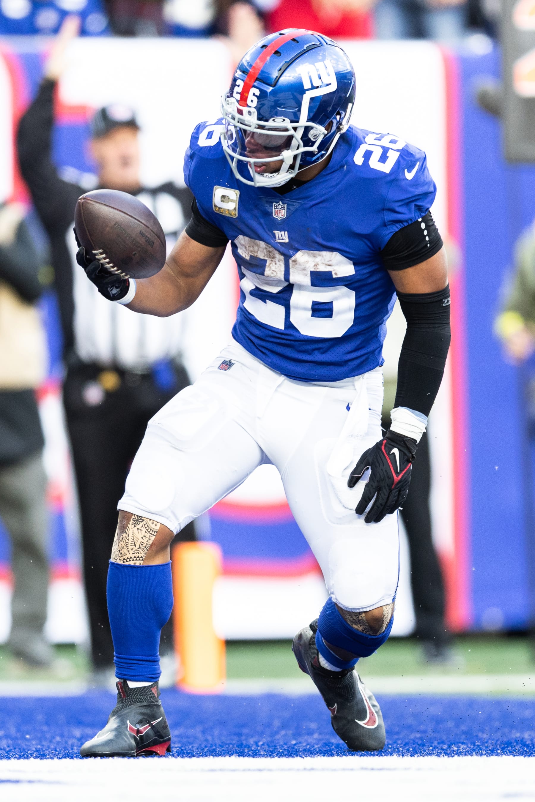 EAST RUTHERFORD, NEW JERSEY - NOVEMBER 13: Saquon Barkley #26 of the New York Giants reacts after scoring a touchdown in the fourth quarter of the game against the Houston Texans at MetLife Stadium on November 13, 2022 in East Rutherford, New Jersey. (Photo by Dustin Satloff/Getty Images)