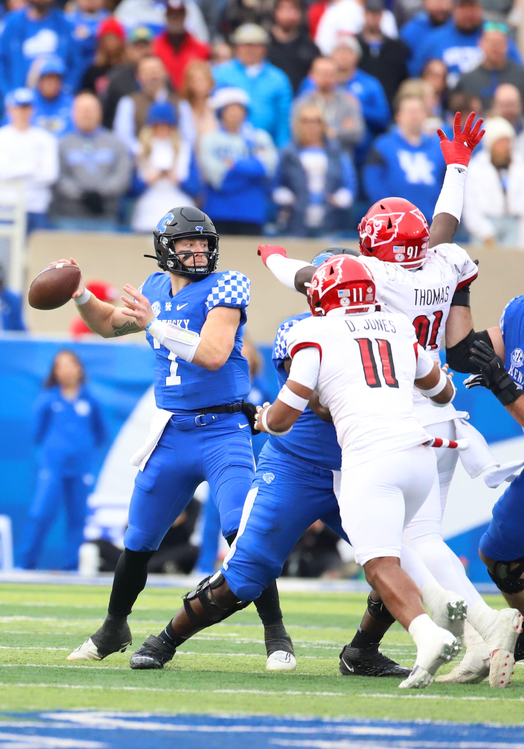 LEXINGTON, KY - NOVEMBER 26: Kentucky Wildcats quarterback Will Levis (7) passes in a game between the Louisville Cardinals and the Kentucky Wildcats on November 26, 2022, at Kroger Field in Lexington, KY. (Photo by Jeff Moreland/Icon Sportswire via Getty Images)