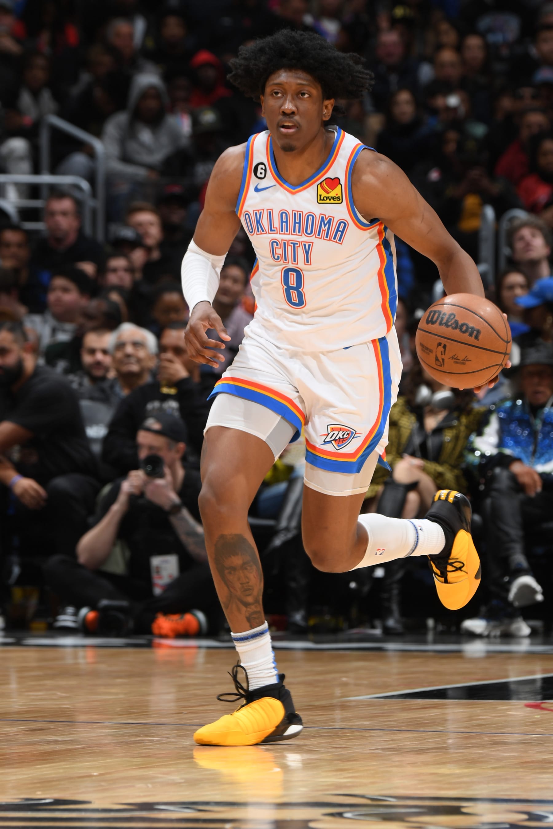 LOS ANGELES, CA - MARCH 23: Jalen Williams #8 of the Oklahoma City Thunder moves the ball during the game against the LA Clippers on March 23, 2023 at Crypto.Com Arena in Los Angeles, California. NOTE TO USER: User expressly acknowledges and agrees that, by downloading and/or using this Photograph, user is consenting to the terms and conditions of the Getty Images License Agreement. Mandatory Copyright Notice: Copyright 2023 NBAE (Photo by Juan Ocampo/NBAE via Getty Images)