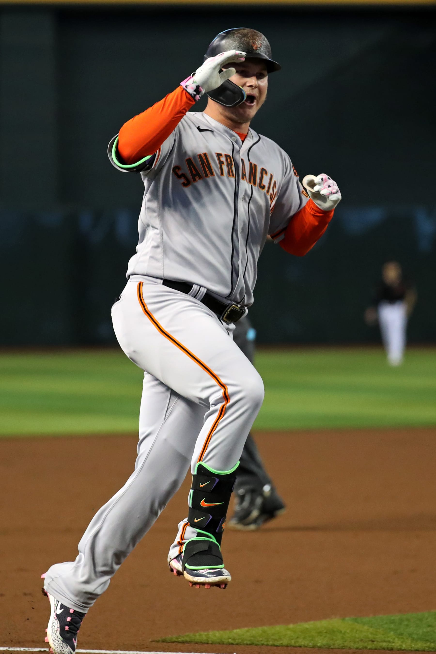 PHOENIX, AZ - SEPTEMBER 19: San Francisco Giants designated hitter Joc Pederson (23) celebrates a homerun during a baseball game between the San Francisco Giants and the Arizona Diamondbacks on September 19th, 2023, at Chase Field in Phoenix, AZ. (Photo by Zac BonDurant/Icon Sportswire via Getty Images)