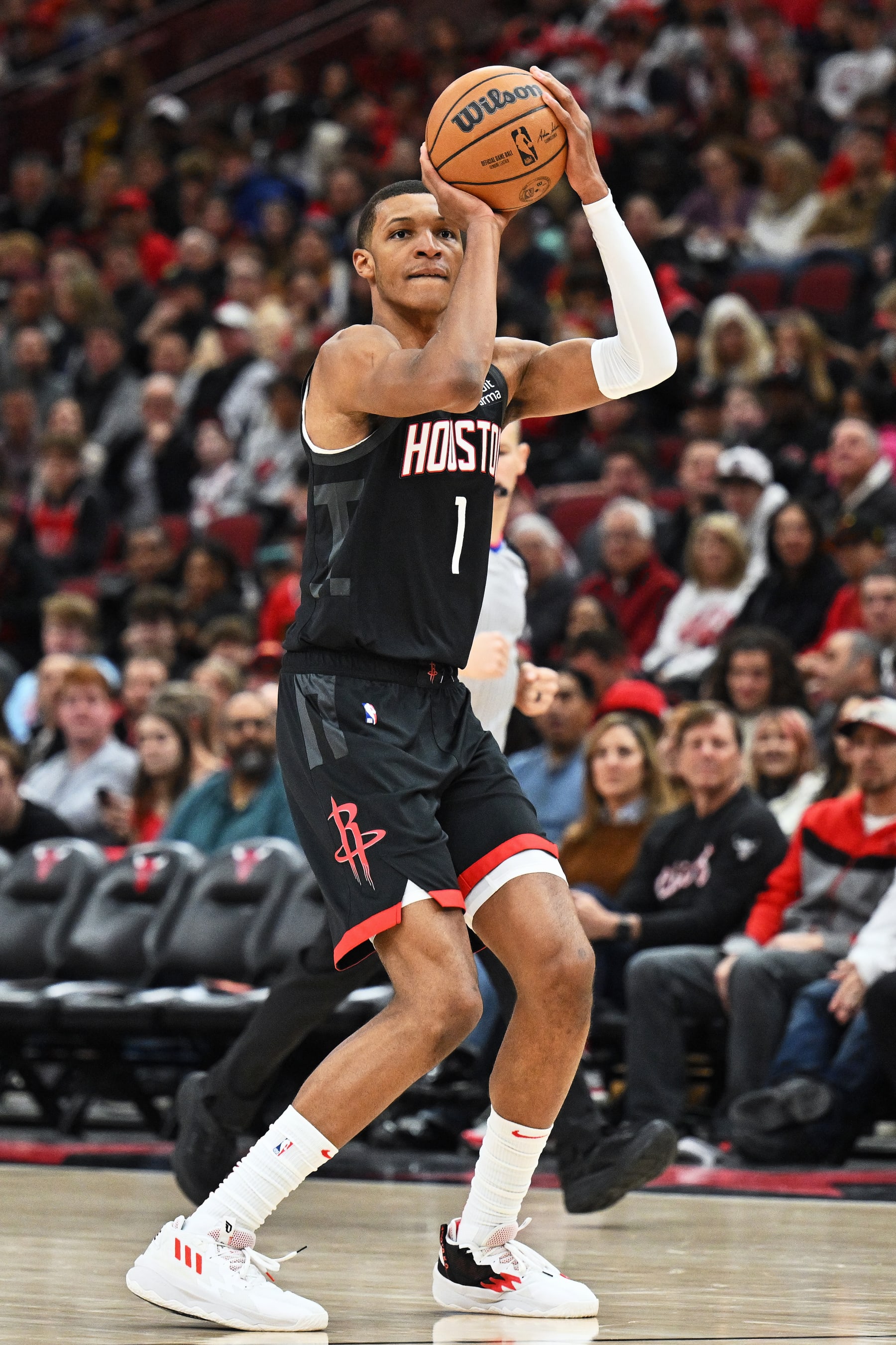 CHICAGO, ILLINOIS - DECEMBER 26:  Jabari Smith Jr. #1 of the Houston Rockets controls the ball against the Chicago Bulls on December 26, 2022 at United Center in Chicago, Illinois. Houston defeated Chicago 133-118.   NOTE TO USER: User expressly acknowledges and agrees that, by downloading and or using this photograph, User is consenting to the terms and conditions of the Getty Images License Agreement.  (Photo by Jamie Sabau/Getty Images)