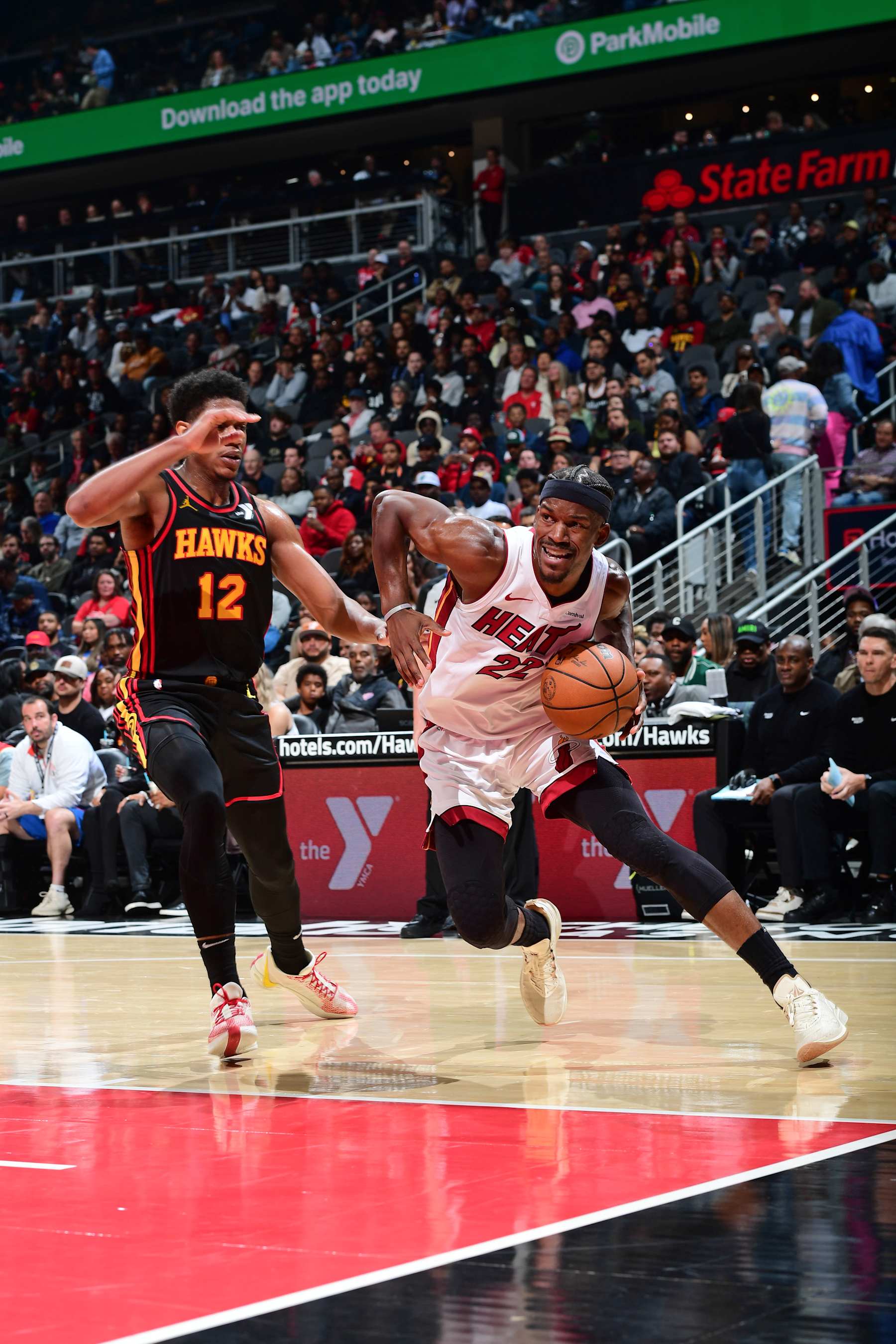 ATLANTA, GA - APRIL 9: Jimmy Butler #22 of the Miami Heat drives to the basket during the game against the Atlanta Hawks on April 9, 2024 at State Farm Arena in Atlanta, Georgia.  NOTE TO USER: User expressly acknowledges and agrees that, by downloading and/or using this Photograph, user is consenting to the terms and conditions of the Getty Images License Agreement. Mandatory Copyright Notice: Copyright 2024 NBAE (Photo by Scott Cunningham/NBAE via Getty Images)