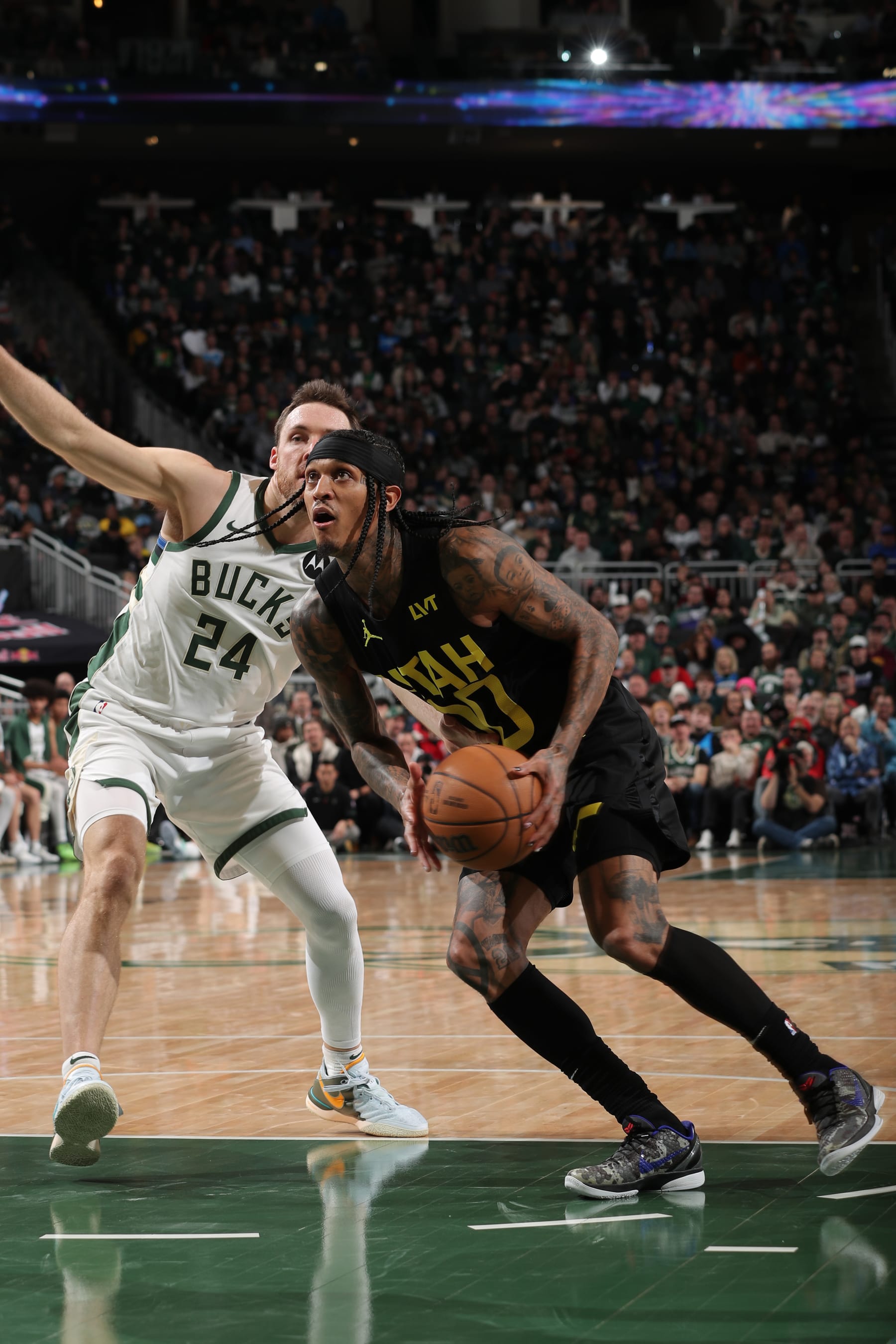 MILWAUKEE, WI - JANUARY 8:  Jordan Clarkson #00 of the Utah Jazz drives to the basket during the game against the Milwaukee Bucks on January 8, 2024 at the Fiserv Forum Center in Milwaukee, Wisconsin. NOTE TO USER: User expressly acknowledges and agrees that, by downloading and or using this Photograph, user is consenting to the terms and conditions of the Getty Images License Agreement. Mandatory Copyright Notice: Copyright 2024 NBAE (Photo by Gary Dineen/NBAE via Getty Images).