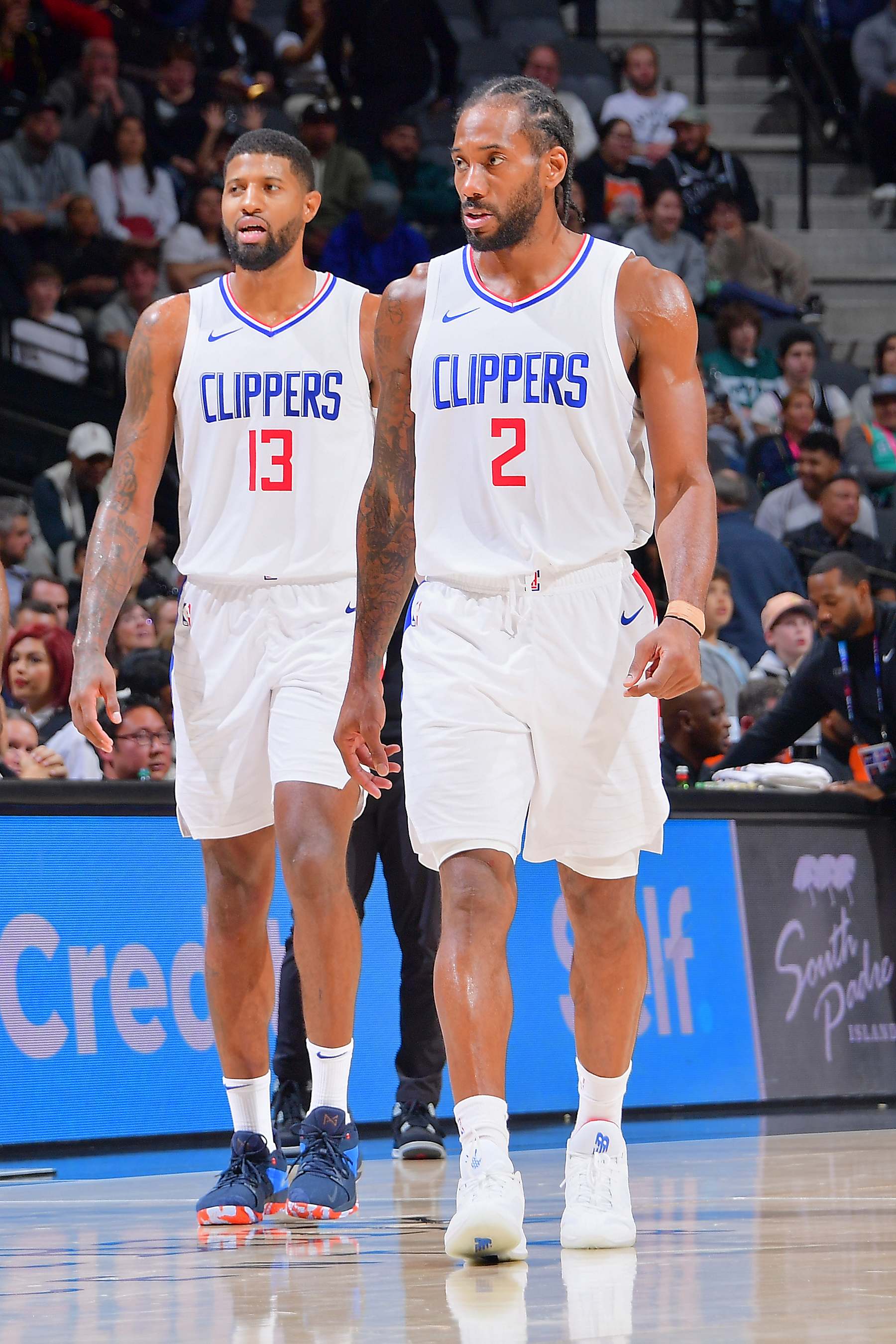 SAN ANTONIO, TX - NOVEMBER 22: Kawhi Leonard #2 of the LA Clippers looks on during the game against the San Antonio Spurs on November 22, 2023 at the Frost Bank Center in San Antonio, Texas. NOTE TO USER: User expressly acknowledges and agrees that, by downloading and or using this photograph, user is consenting to the terms and conditions of the Getty Images License Agreement. Mandatory Copyright Notice: Copyright 2023 NBAE (Photos by Michael Gonzales/NBAE via Getty Images)