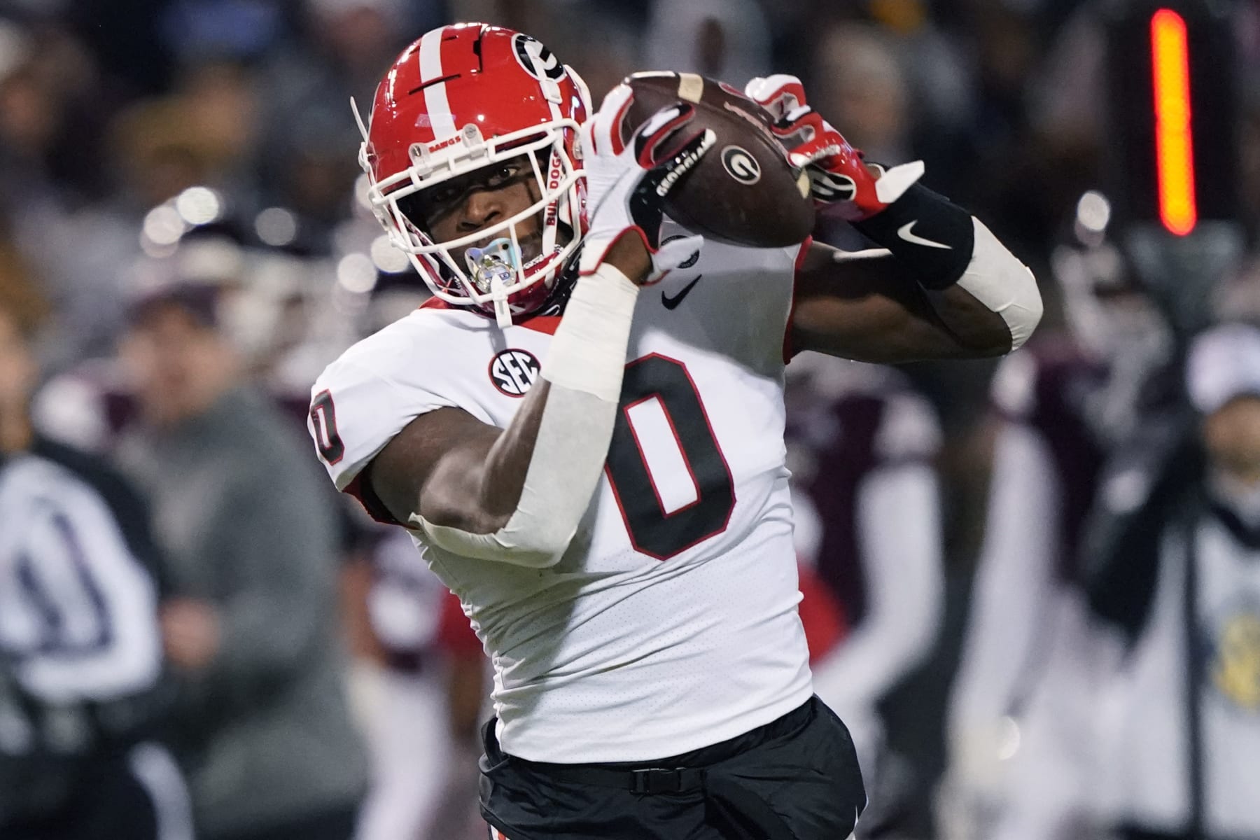 Georgia tight end Darnell Washington (0) catches a short pass against Mississippi State during the first half of an NCAA college football game in Starkville, Miss., Saturday, Nov. 12, 2022. (AP Photo/Rogelio V. Solis)