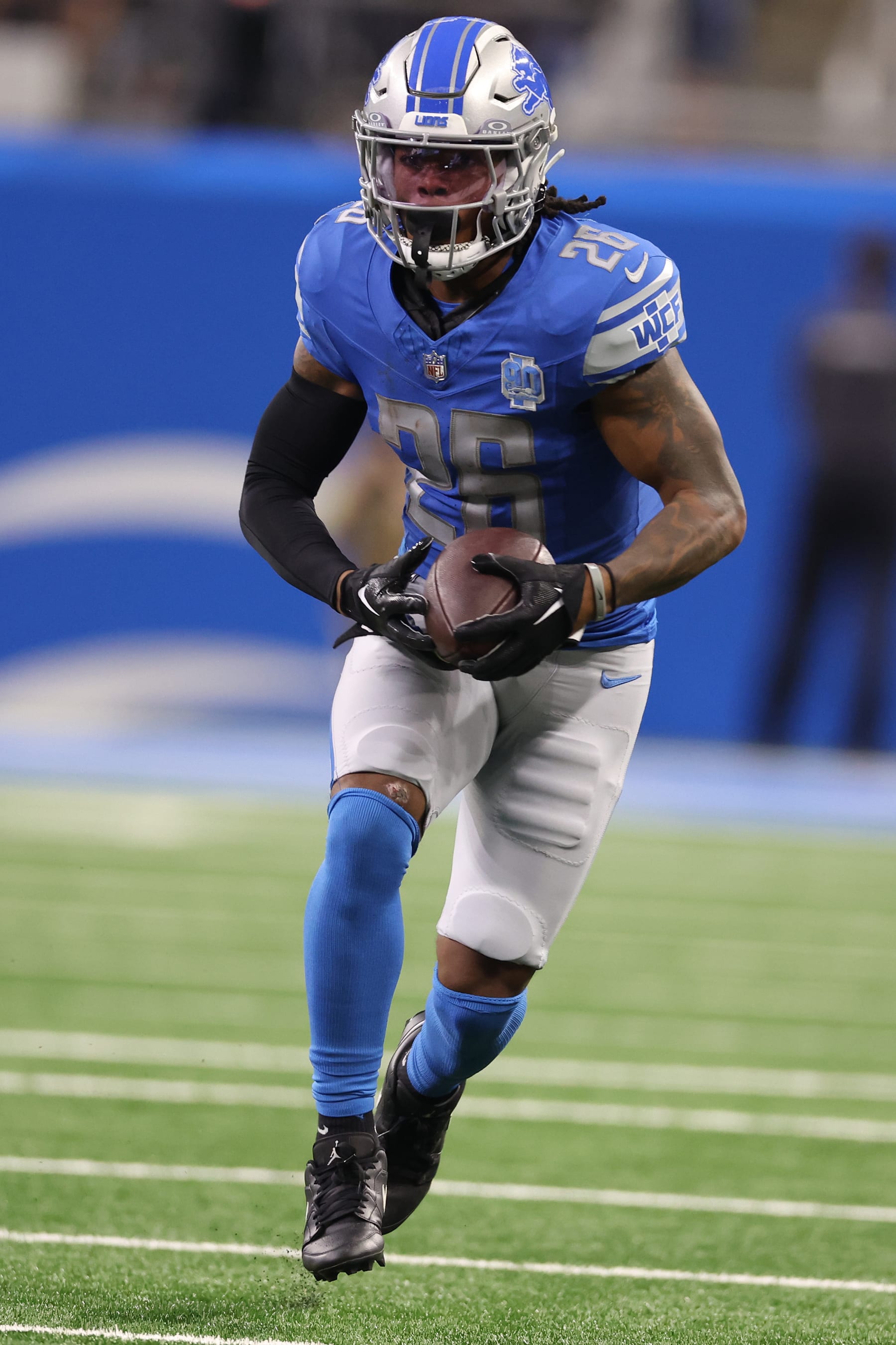 DETROIT, MICHIGAN - SEPTEMBER 17: Jahmyr Gibbs #26 of the Detroit Lions plays against the Seattle Seahawks at Ford Field on September 17, 2023 in Detroit, Michigan. (Photo by Gregory Shamus/Getty Images)