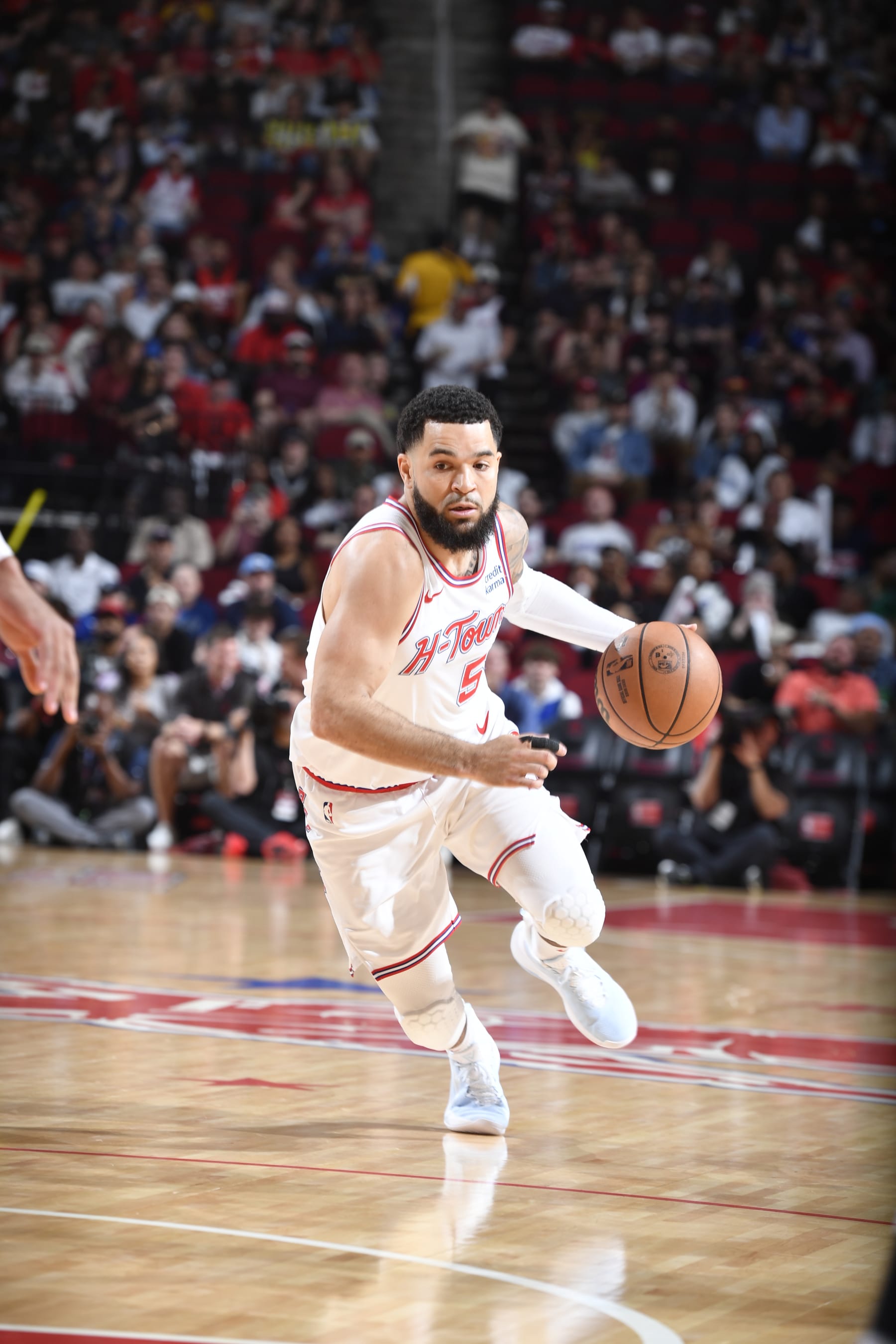 HOUSTON, TX - MARCH 31: Fred VanVleet #5 of the Houston Rockets drives to the basket during the game against the Dallas Mavericks on March 31, 2024 at the Toyota Center in Houston, Texas. NOTE TO USER: User expressly acknowledges and agrees that, by downloading and or using this photograph, User is consenting to the terms and conditions of the Getty Images License Agreement. Mandatory Copyright Notice: Copyright 2024 NBAE (Photo by Logan Riely/NBAE via Getty Images)