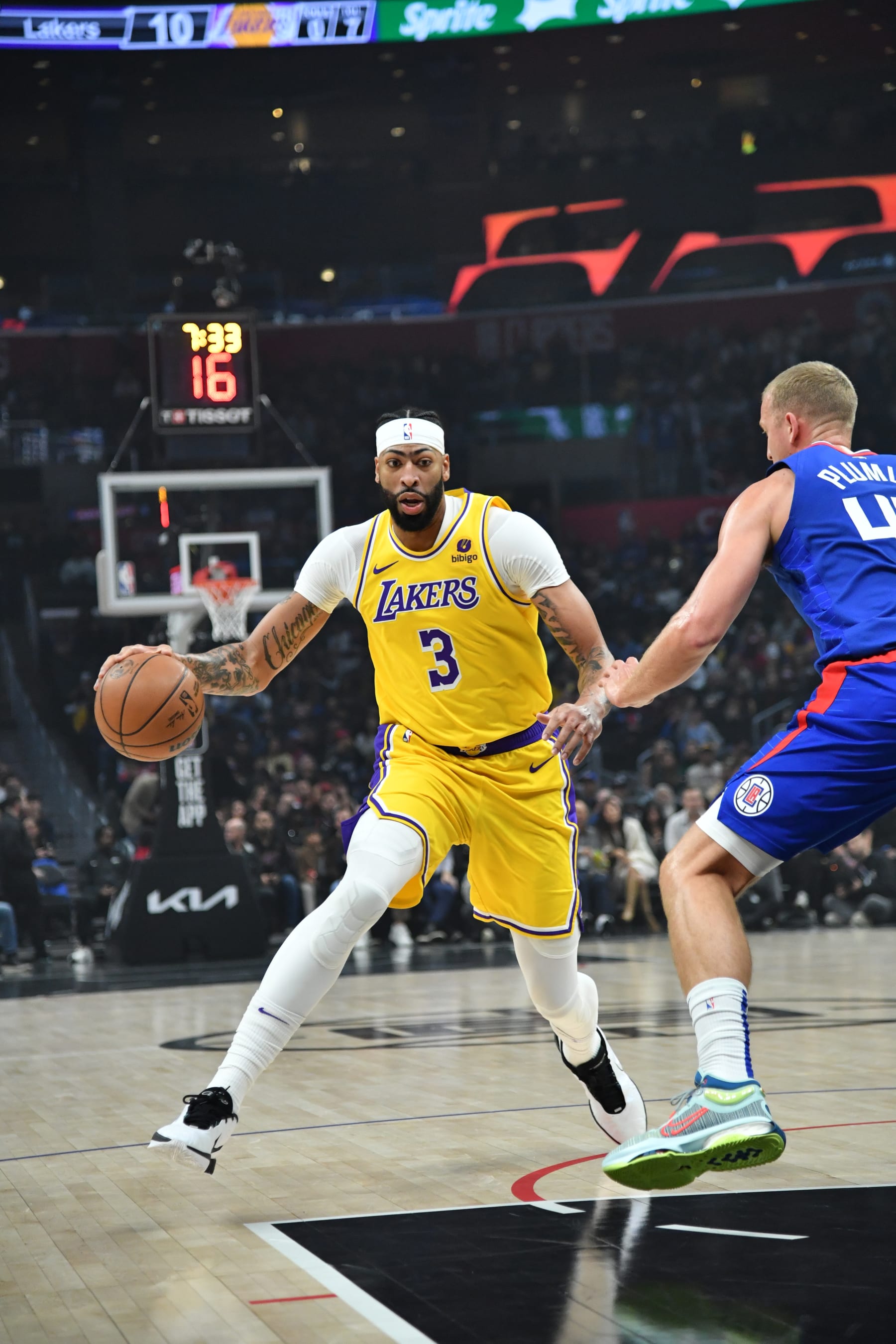 LOS ANGELES, CA - JANUARY 23:  Anthony Davis #3 of the Los Angeles Lakers goes to the basket during the game on January 23, 2024 at Crypto.Com Arena in Los Angeles, California. NOTE TO USER: User expressly acknowledges and agrees that, by downloading and/or using this Photograph, user is consenting to the terms and conditions of the Getty Images License Agreement. Mandatory Copyright Notice: Copyright 2024 NBAE (Photo by Juan Ocampo/NBAE via Getty Images)
