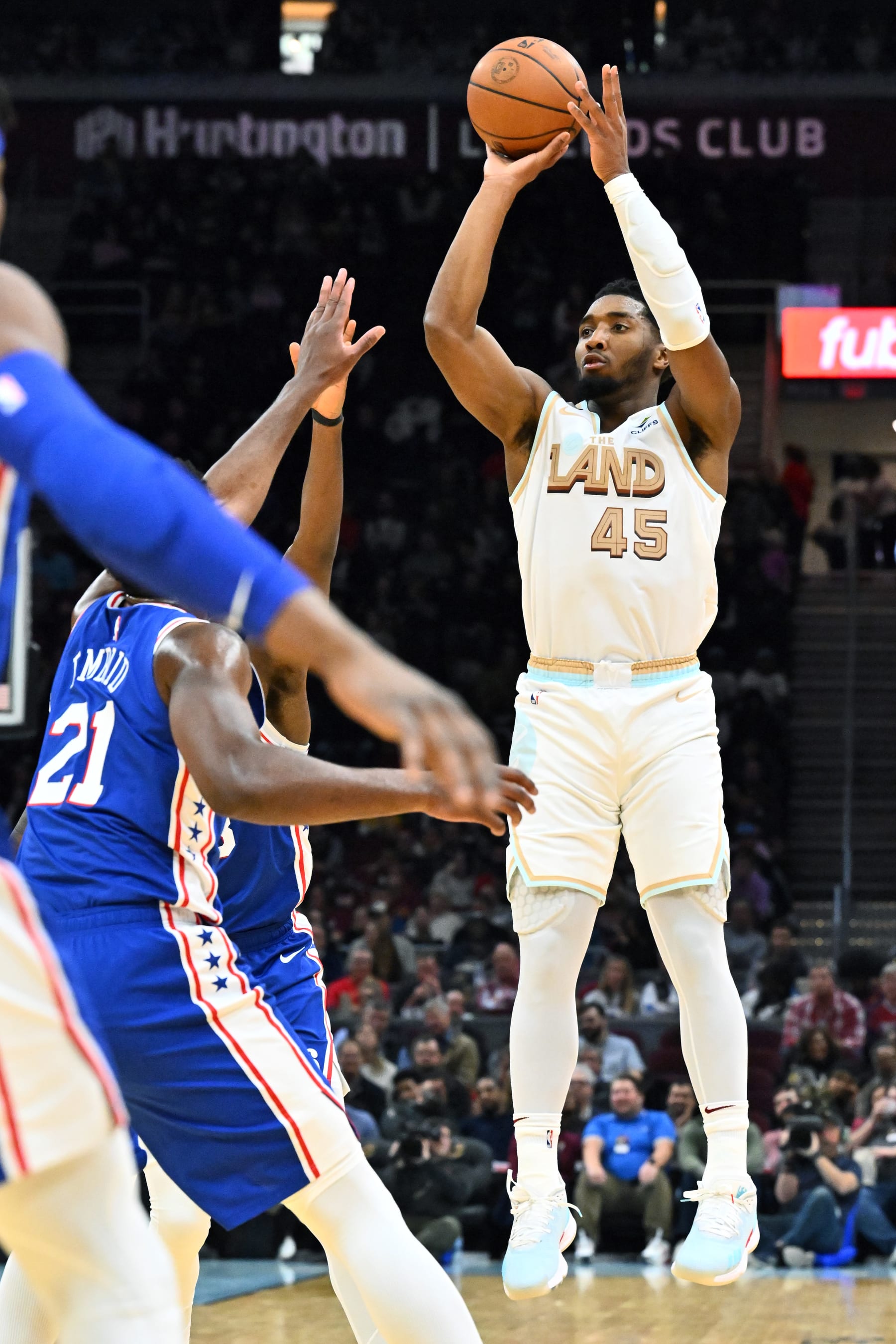 CLEVELAND, OHIO - NOVEMBER 30: Donovan Mitchell #45 of the Cleveland Cavaliers shoots during the second half against the Philadelphia 76ers at Rocket Mortgage Fieldhouse on November 30, 2022 in Cleveland, Ohio. The Cavaliers defeated the 76ers 113-85. NOTE TO USER: User expressly acknowledges and agrees that, by downloading and or using this photograph, User is consenting to the terms and conditions of the Getty Images License Agreement. (Photo by Jason Miller/Getty Images)