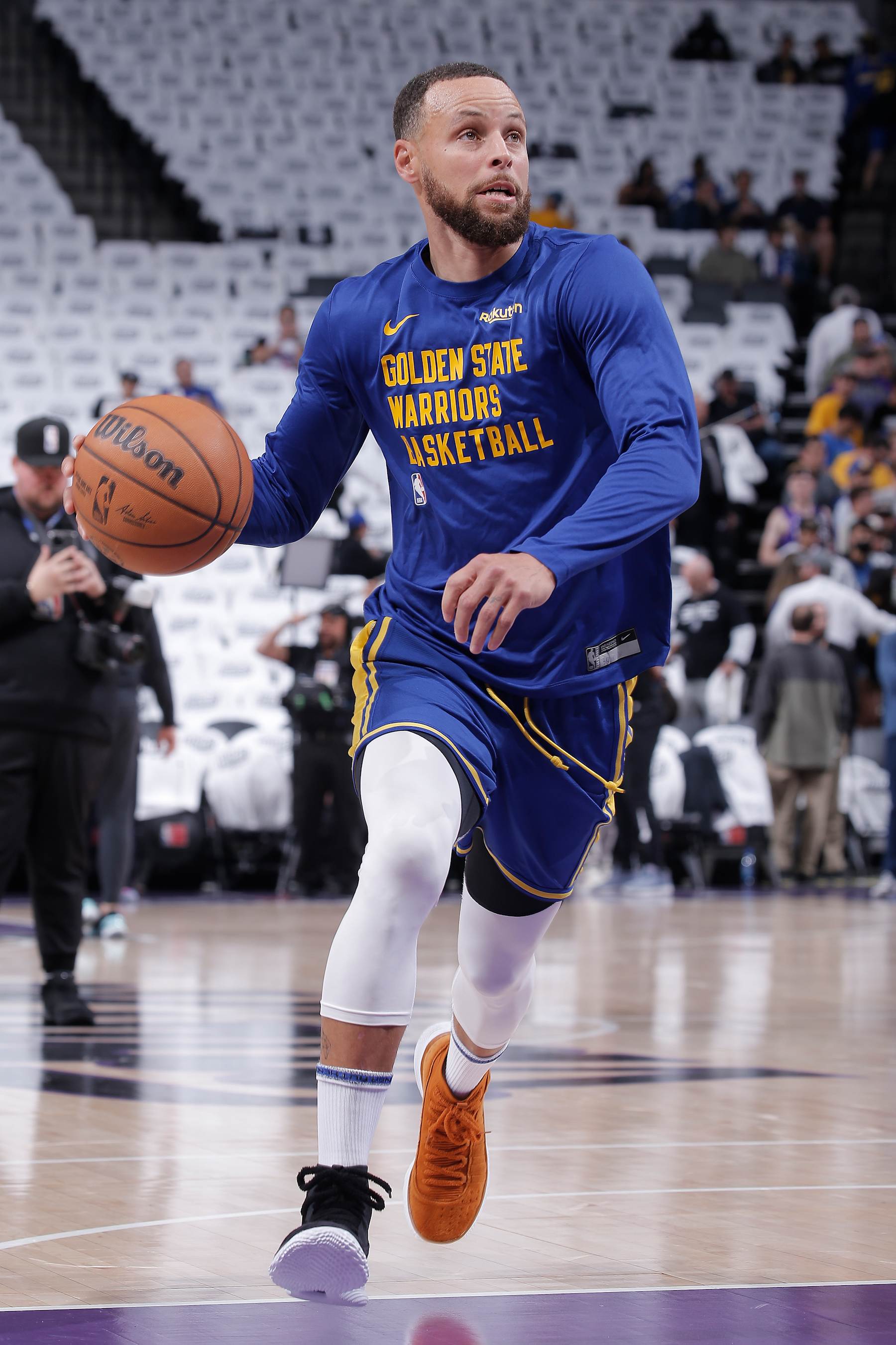 SACRAMENTO, CA - APRIL 16: Stephen Curry #30 of the Golden State Warriors warms up prior to the game against the Sacramento Kings during the 2024 Play-In Tournament on April 16, 2024 at Golden 1 Center in Sacramento, California. NOTE TO USER: User expressly acknowledges and agrees that, by downloading and or using this photograph, User is consenting to the terms and conditions of the Getty Images Agreement. Mandatory Copyright Notice: Copyright 2024 NBAE (Photo by Rocky Widner/NBAE via Getty Images)