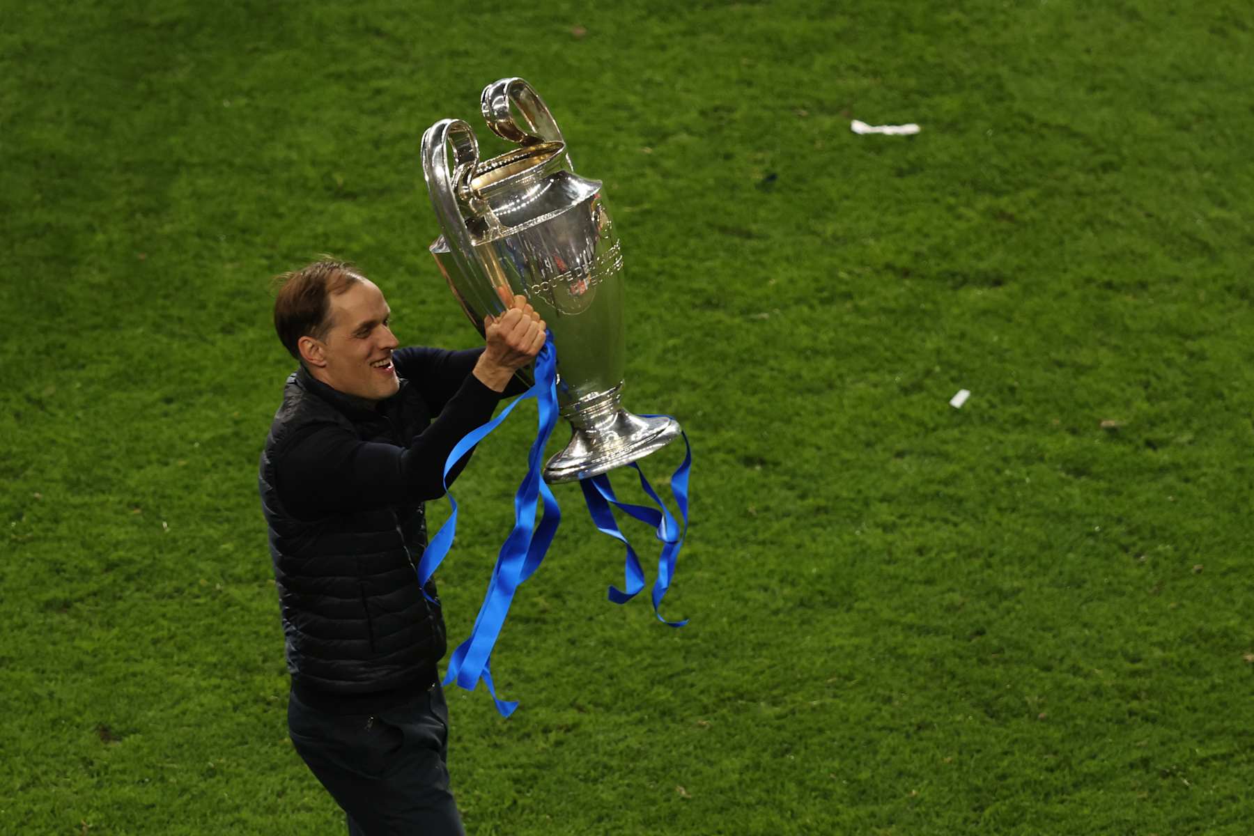 PORTO, PORTUGAL - MAY 29: Thomas Tuchel the head coach / manager of Chelsea celebrates with the UEFA Champions League trophy during the UEFA Champions League Final between Manchester City and Chelsea FC at Estadio do Dragao on May 29, 2021 in Porto, Portugal. (Photo by Matthew Ashton - AMA/Getty Images)