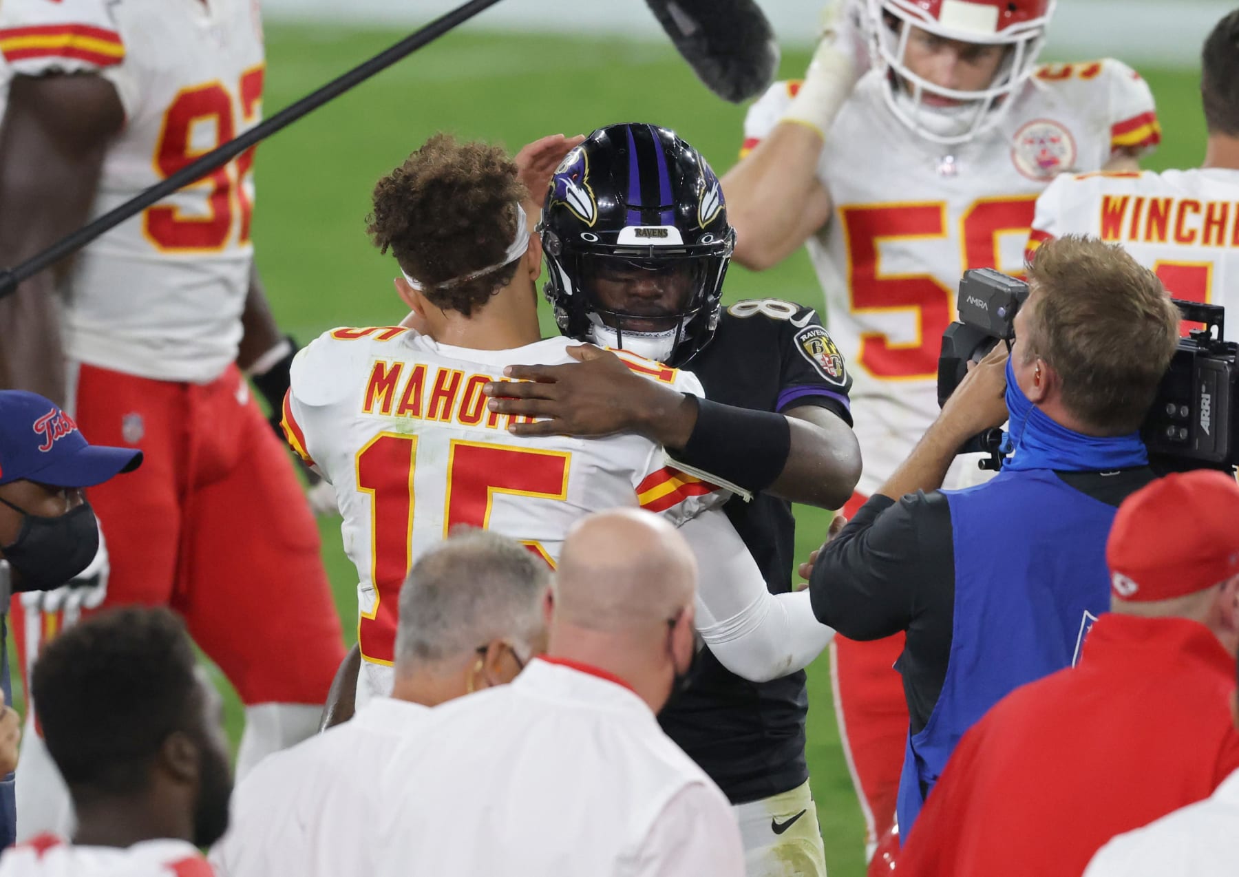 BALTIMORE, MARYLAND - SEPTEMBER 28: Patrick Mahomes #15 of the Kansas City Chiefs and Lamar Jackson #8 of the Baltimore Ravens greet each other at the end of the game at M&T Bank Stadium on September 28, 2020 in Baltimore, Maryland. (Photo by Rob Carr/Getty Images)
