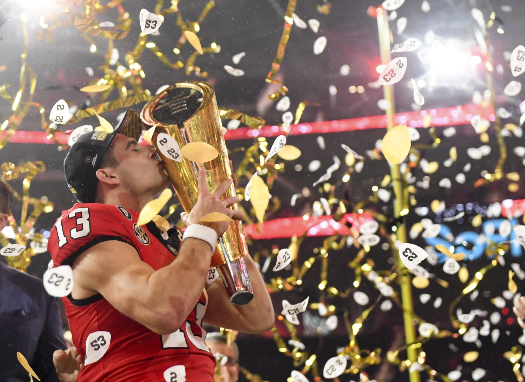 LOS ANGELES, CA - JANUARY 09: Georgia Bulldogs quarterback Stetson Bennett (13) celebrates with the national championship trophy after defeating TCU Horned Frogs 65-7 in the CFP National Championship game at SoFi Stadium on Monday, Jan. 9, 2023 in Los Angeles, CA.(Wally Skalij / Los Angeles Times via Getty Images)