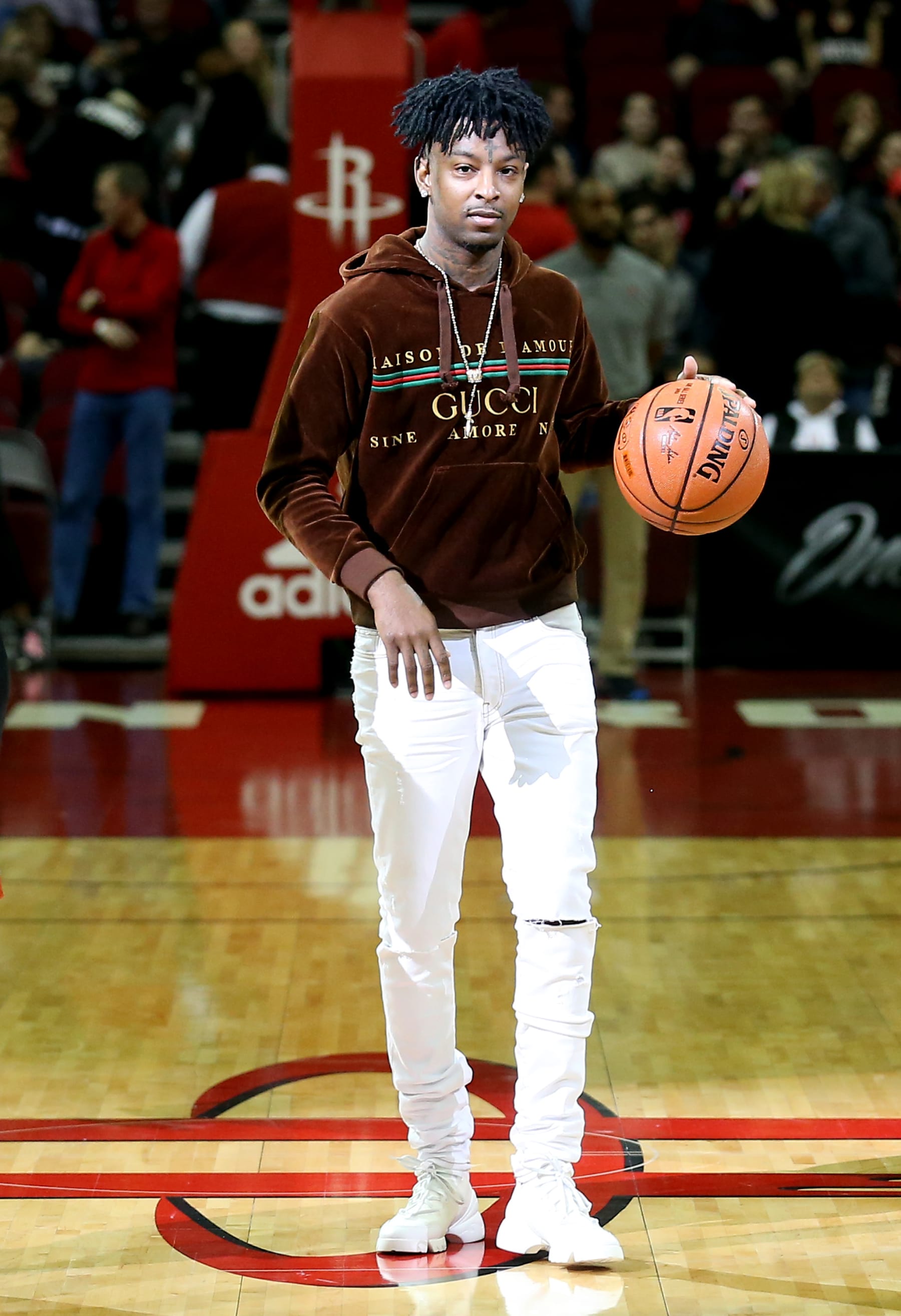 HOUSTON, TEXAS - DECEMBER 31: Rapper, songwriter and record producer 21 Savage takes the Rockets First Shot for Charity at Toyota Center on December 31, 2019 in Houston, Texas. NOTE TO USER: User expressly acknowledges and agrees that, by downloading and/or using this photograph, user is consenting to the terms and conditions of the Getty Images License Agreement. (Photo by Bob Levey/Getty Images)