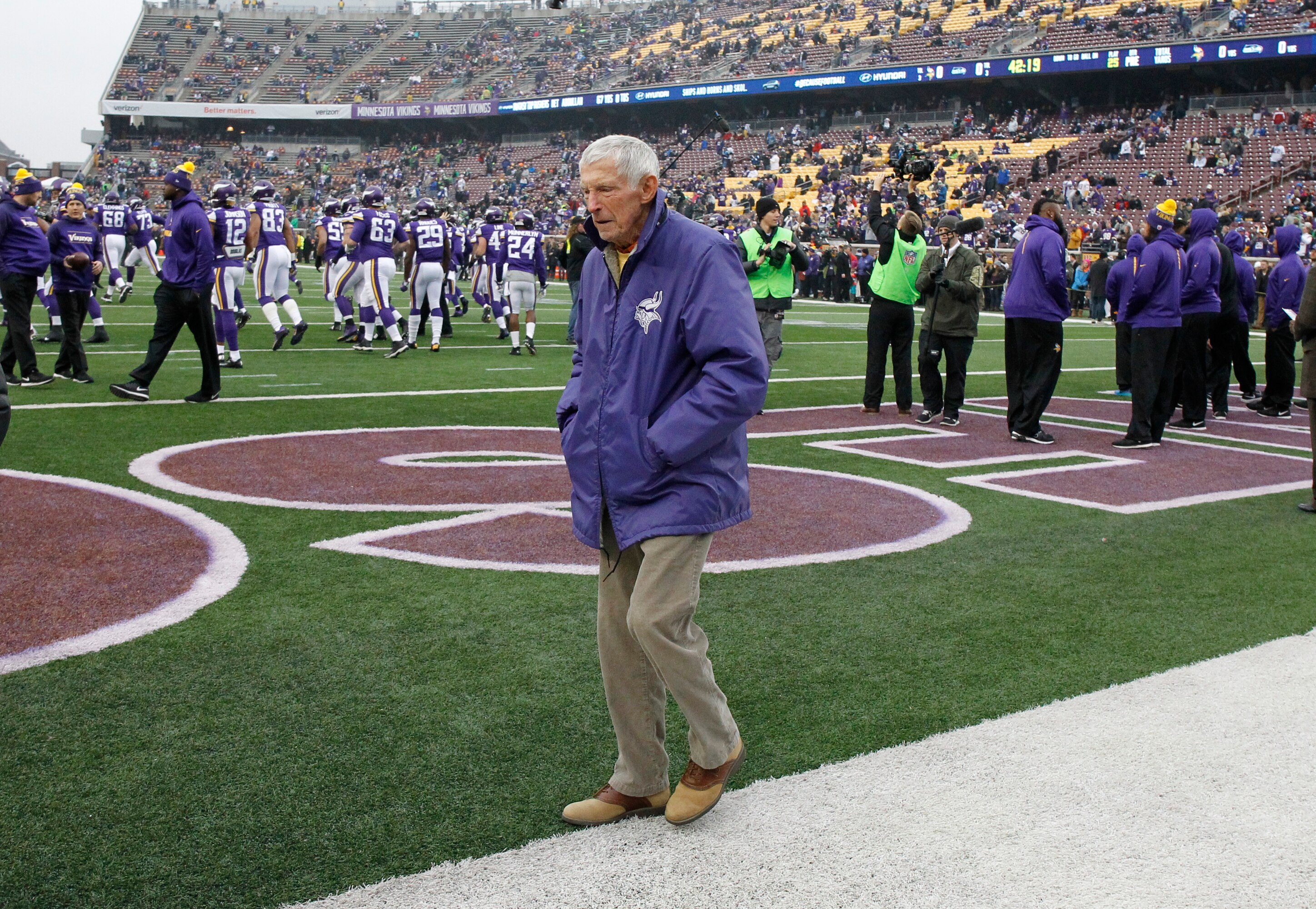 Jerry Burns, Vikings Ring of Honor Coach, Dies at Age 94(02)