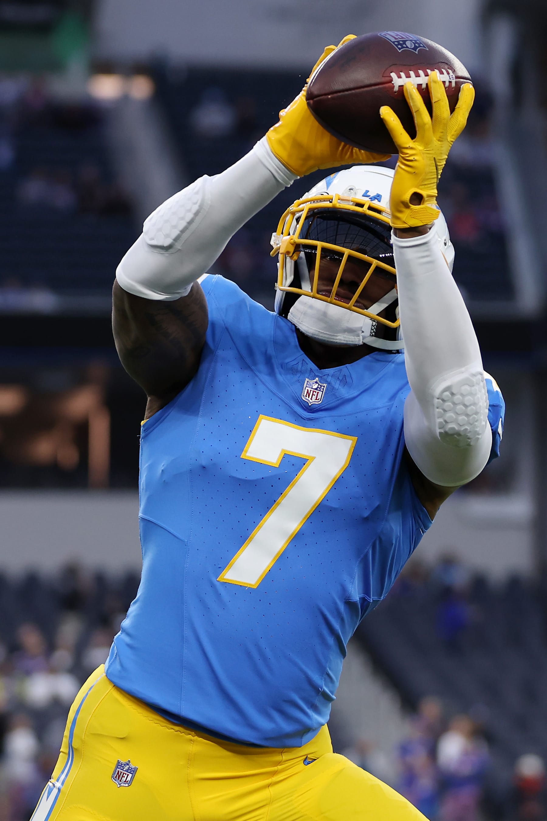 INGLEWOOD, CALIFORNIA - DECEMBER 23: Gerald Everett #7 of the Los Angeles Chargers warms up prior to the game against the Buffalo Bills at SoFi Stadium on December 23, 2023 in Inglewood, California. (Photo by Katelyn Mulcahy/Getty Images)